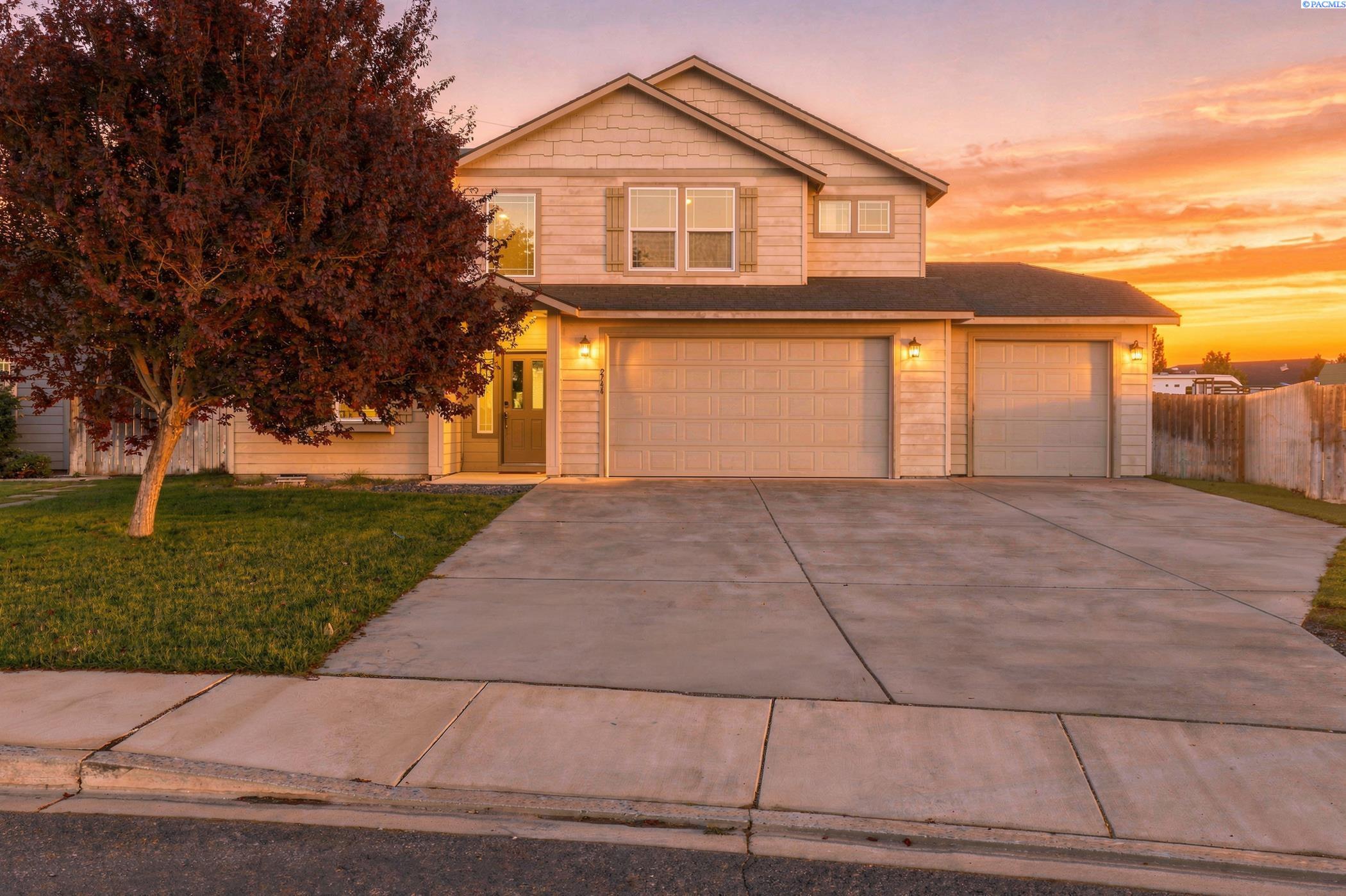 2744 Madrona, West Richland, WA 99353