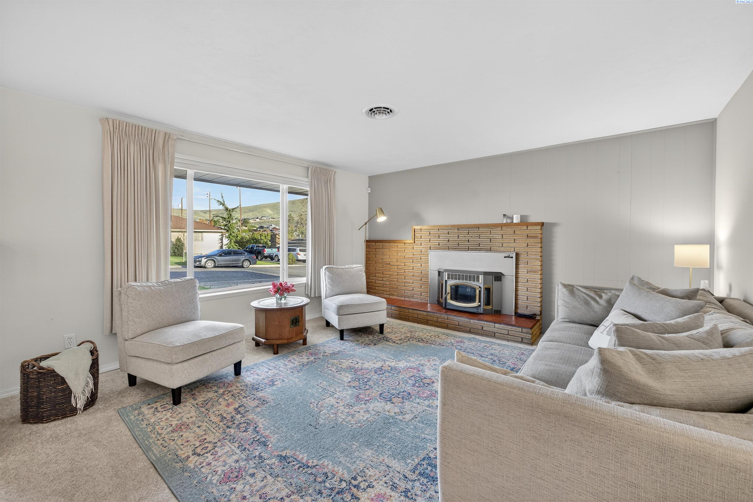 935 Parkside Dr, Prosser, WA 99350