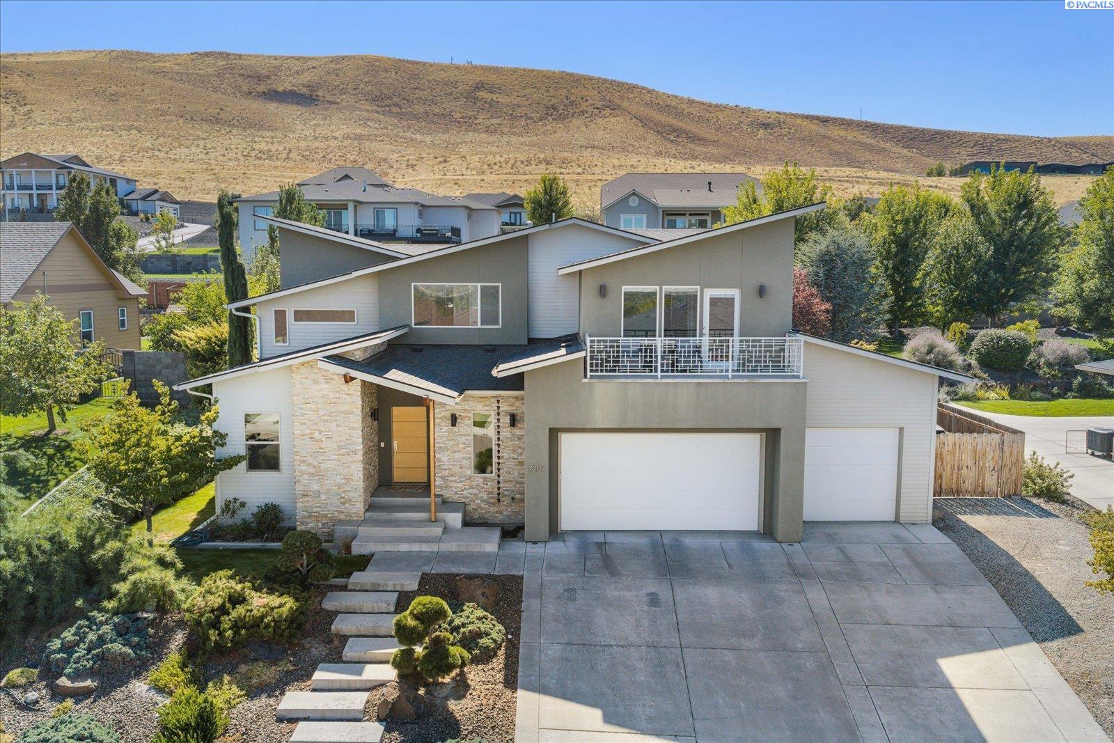 2207 W 50th Ave, Kennewick, WA 99337