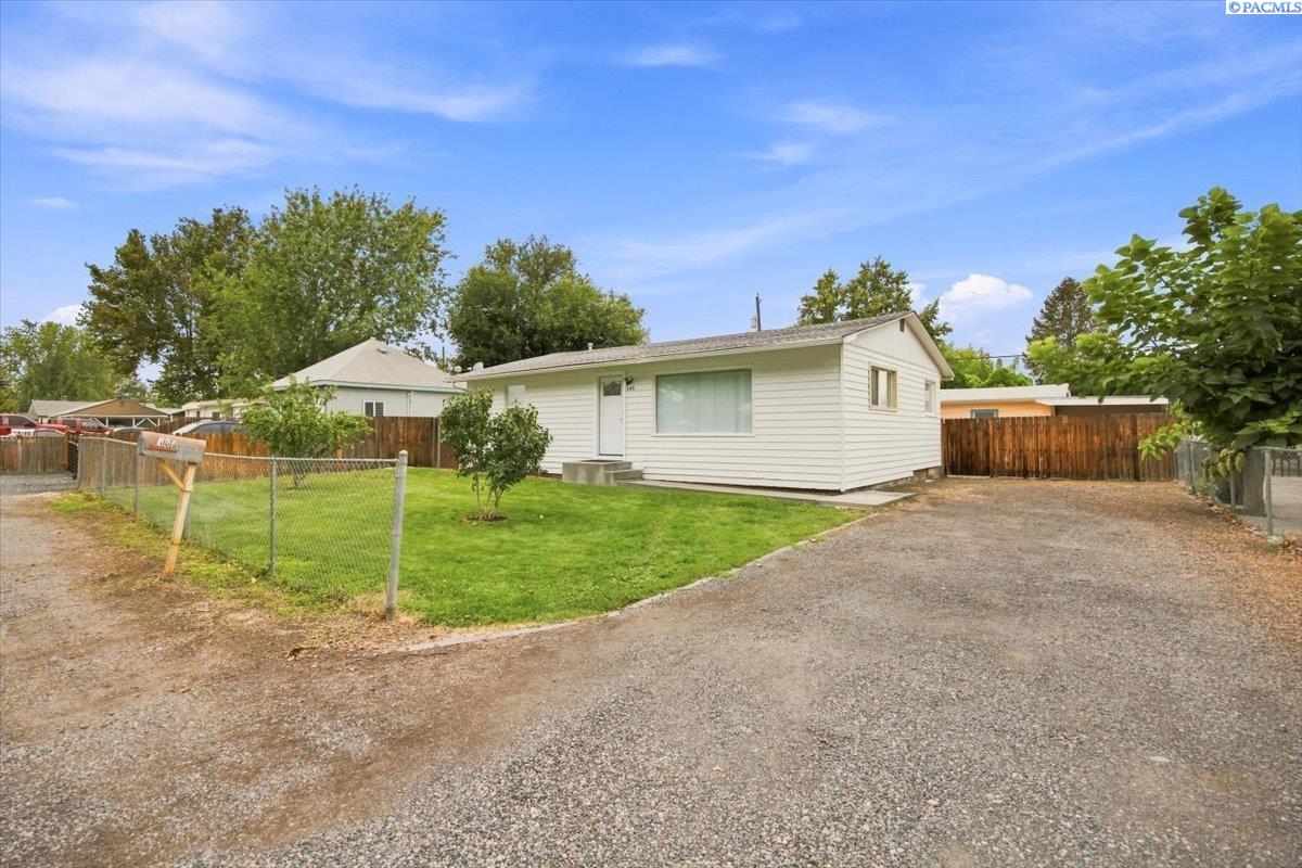 103 N Yost St, Kennewick, WA 99336