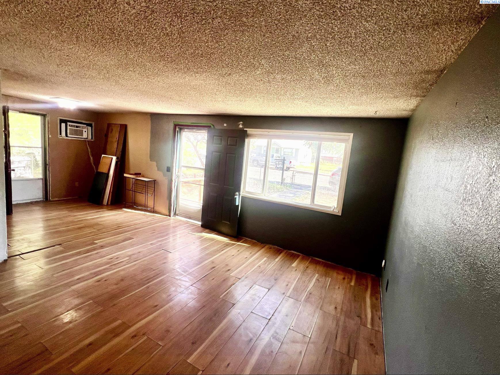 530 S Elm Ave, Pasco, WA 99301