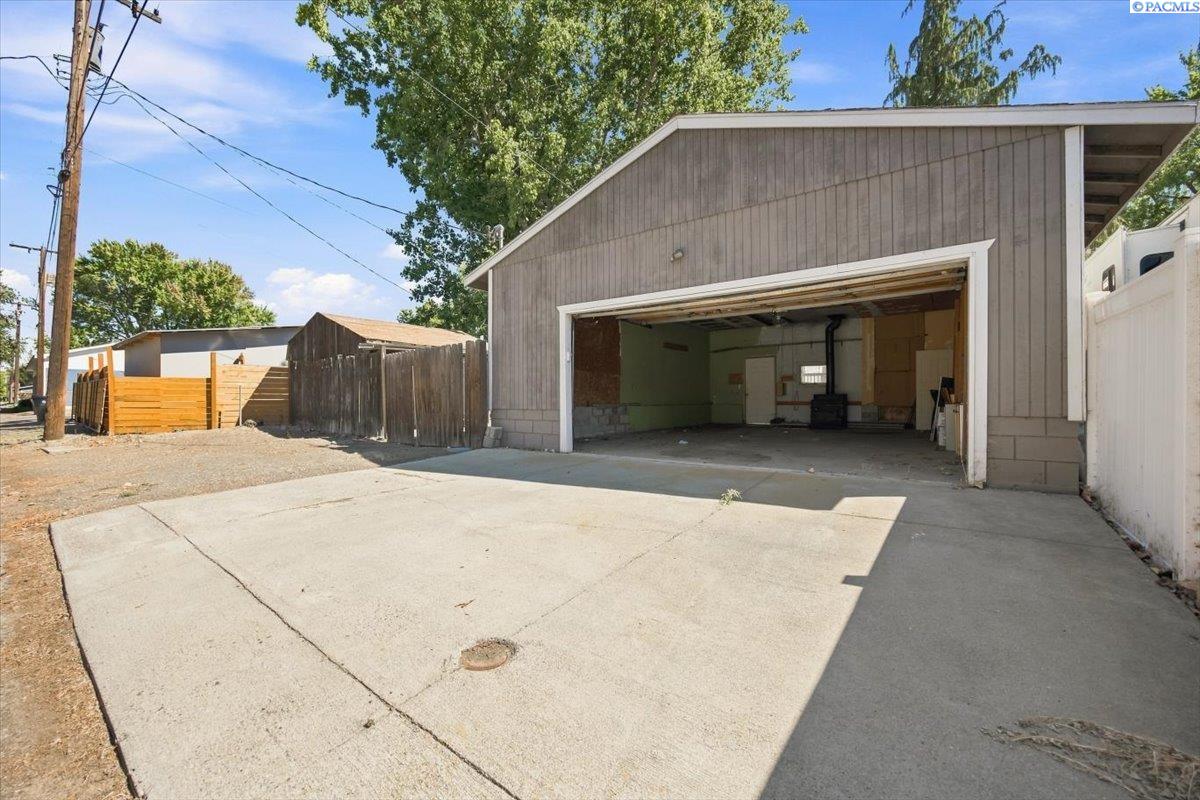 1312 Grant Ave, Prosser, WA 99350