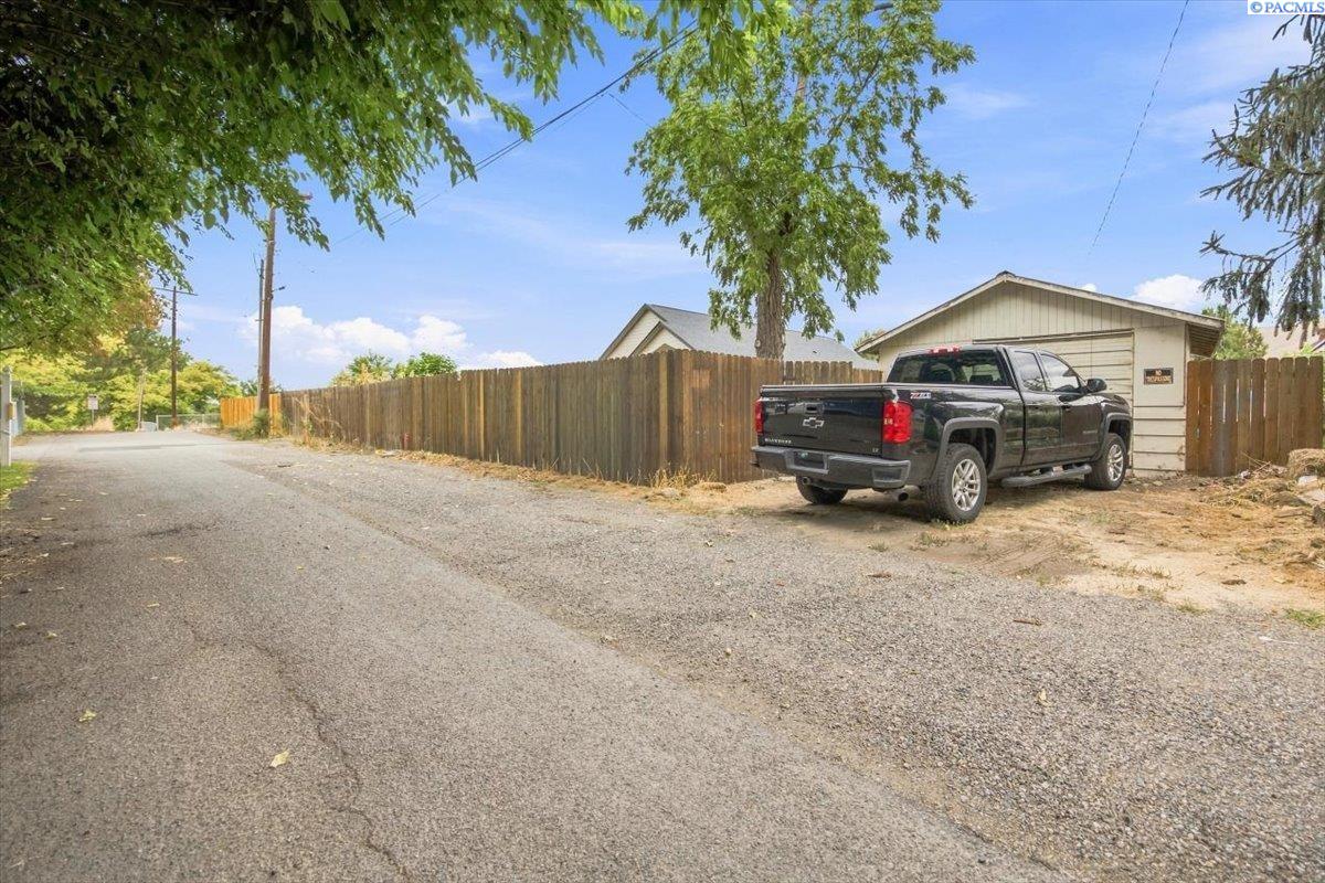 1424 Grant Ave, Prosser, WA 99350