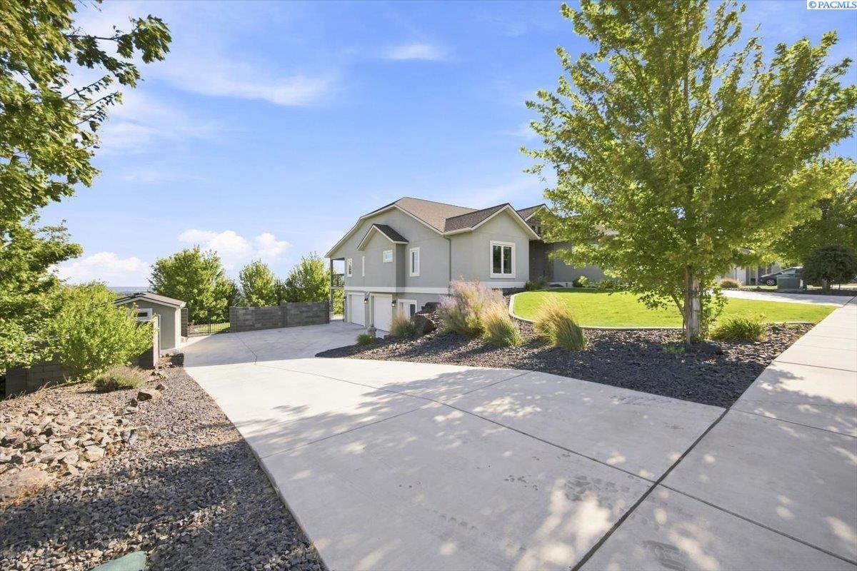 2240 W 51st Ave, Kennewick, WA 99337