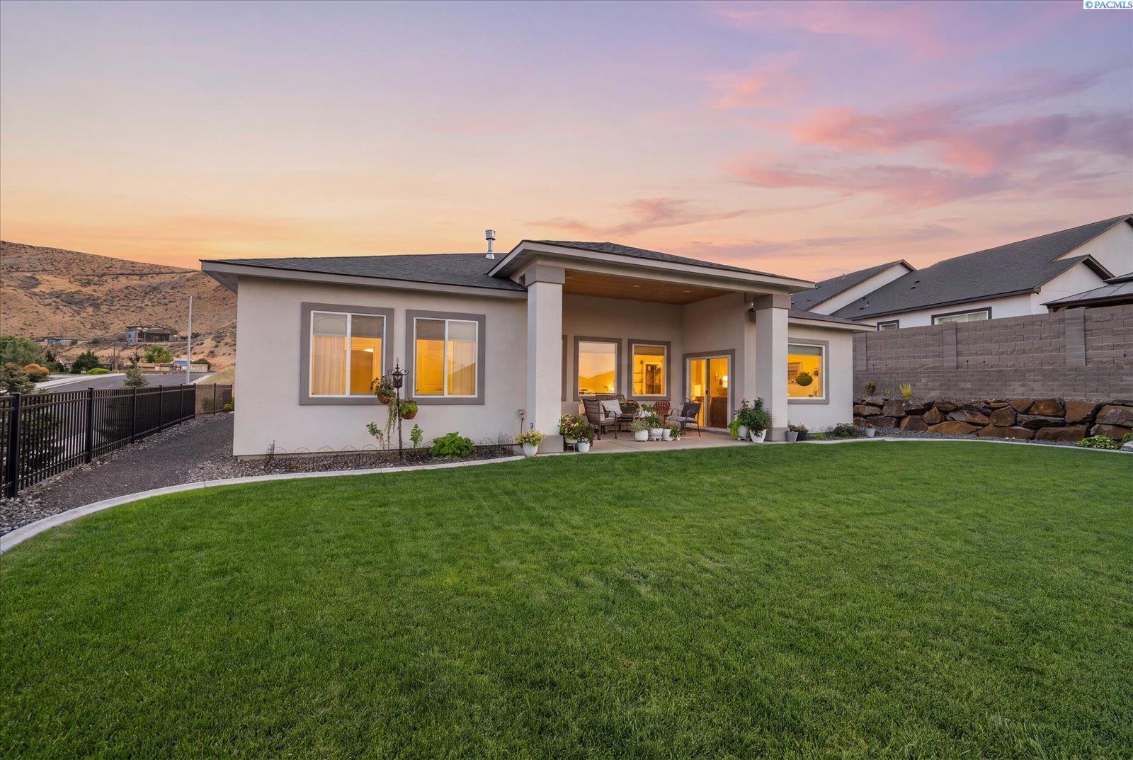 1882 Somers Ln, Richland, WA 99352