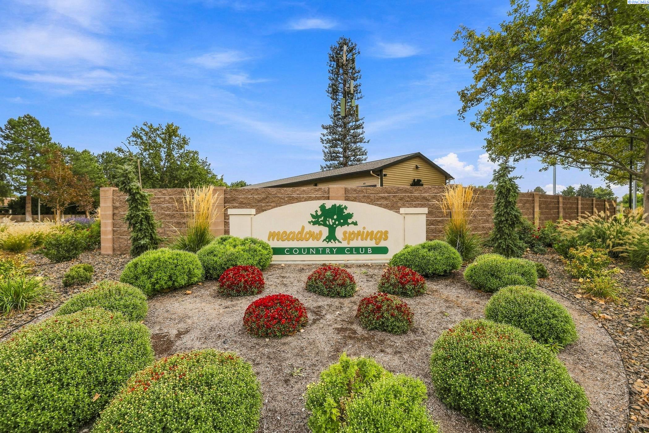 292 Meadow Hills Dr, Richland, WA 99352