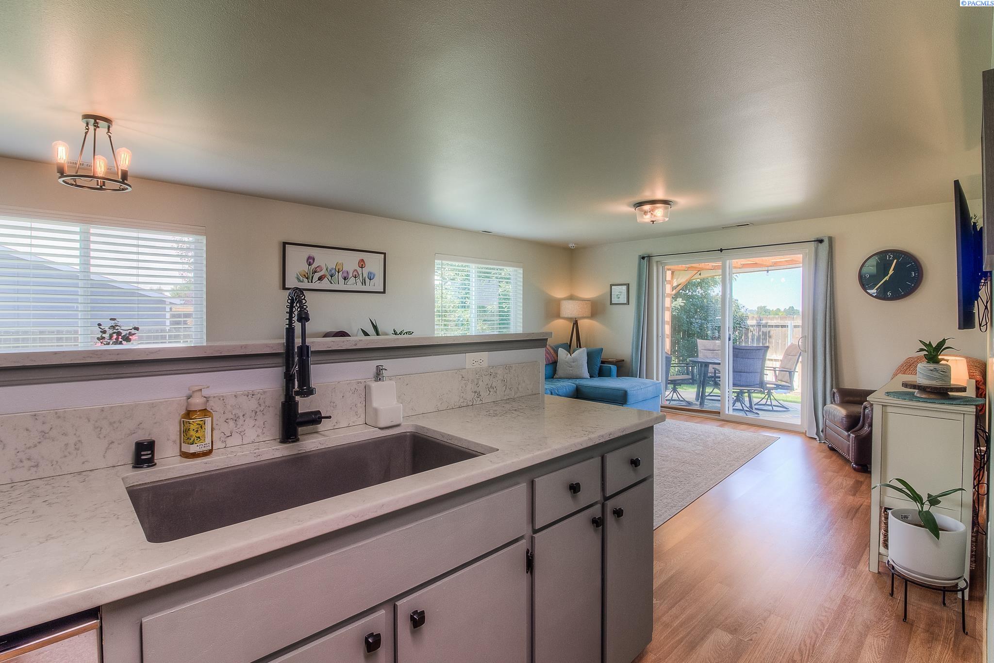 120 SW Malibu Dr, Prosser, WA 99350
