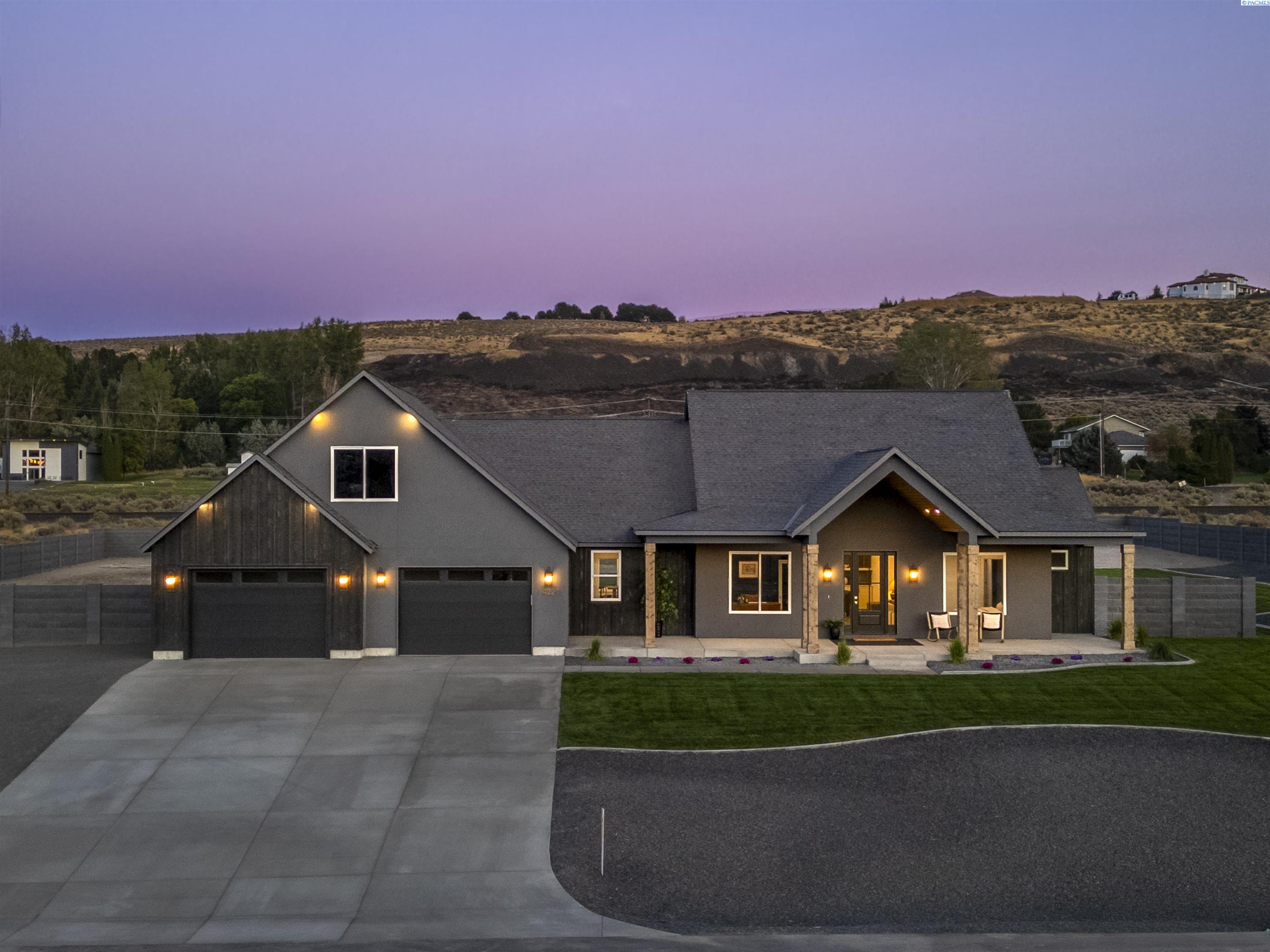 14221 S Abigail Pl, Kennewick, WA 99338