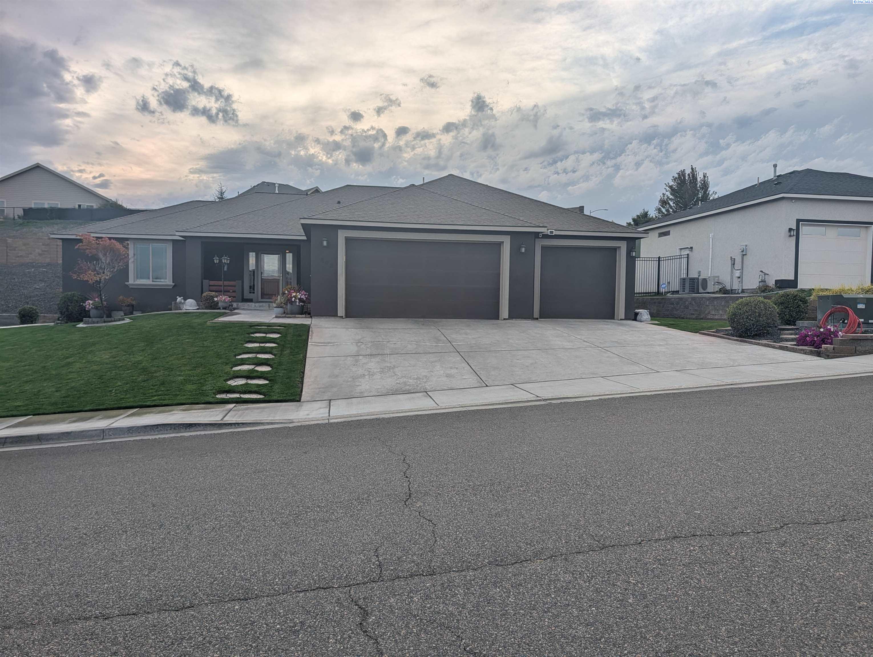 3802 Cook Ln, Pasco, WA 99301