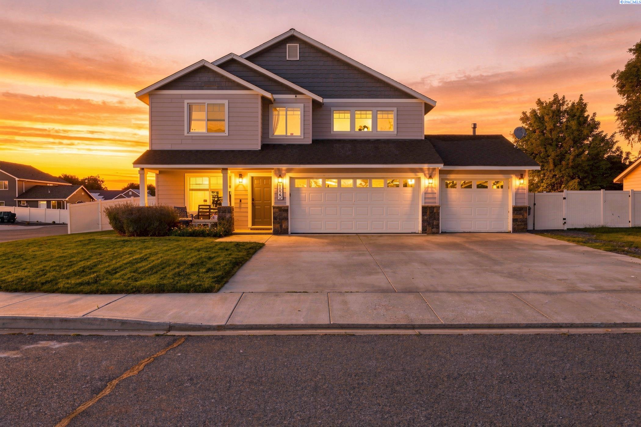 1520 W 40th Pl, Kennewick, WA 99337