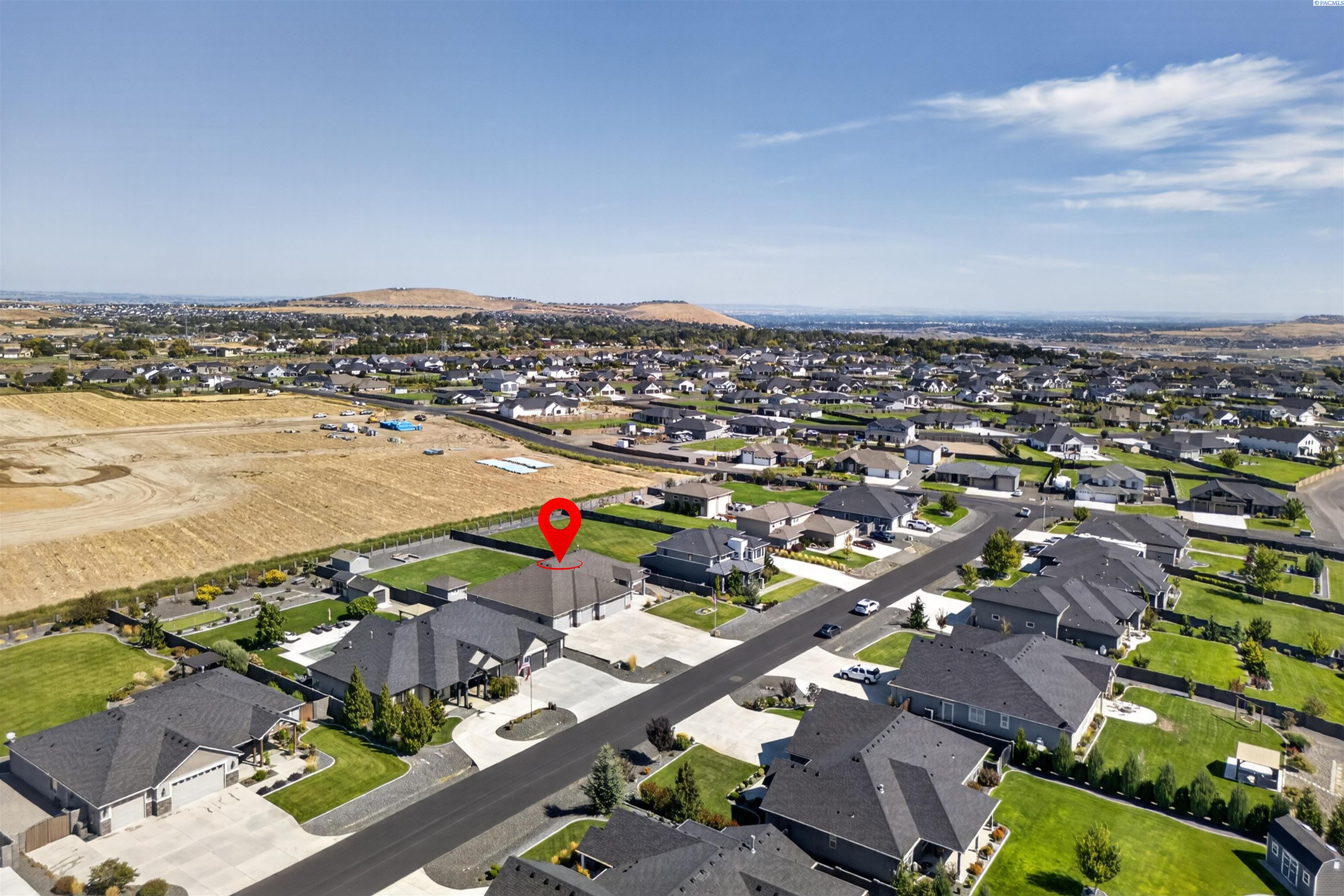 84906 E Wallowa Rd, Kennewick, WA 99338