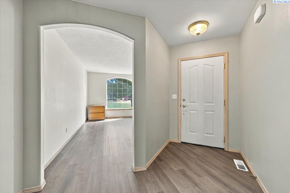 1906 W 22nd Ave, Kennewick, WA 99337