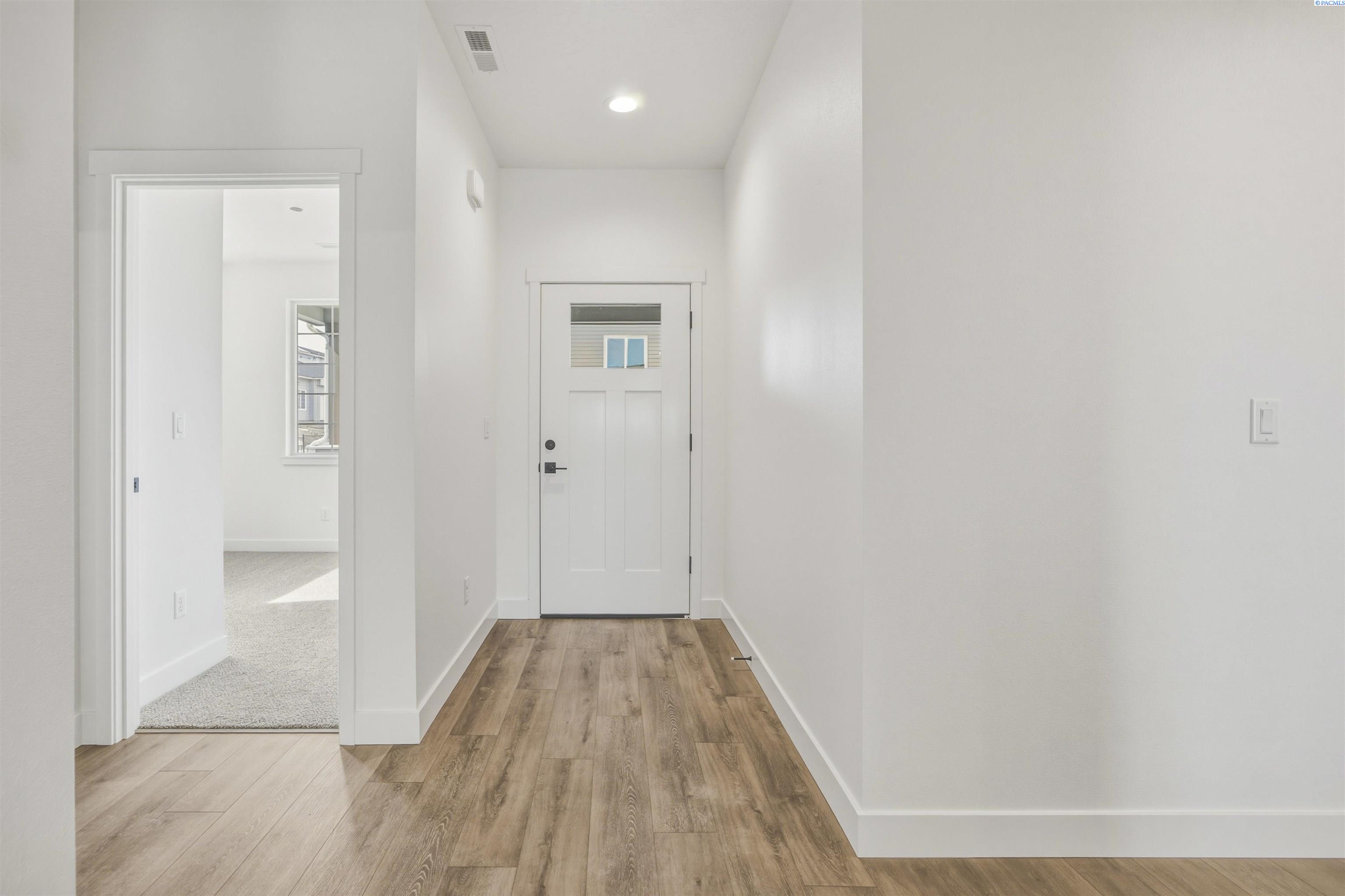4586 Brook Ct, West Richland, WA 99353