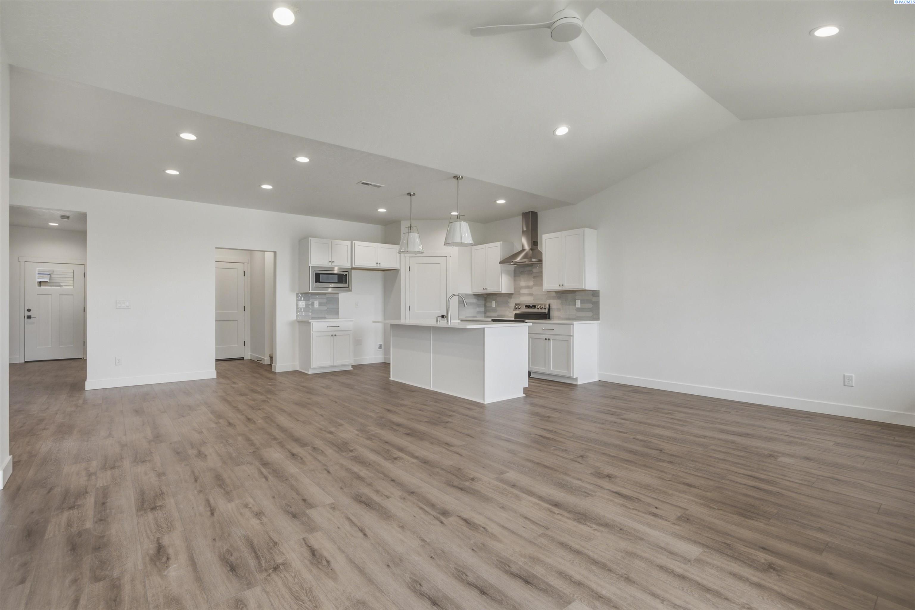 4586 Brook Ct, West Richland, WA 99353