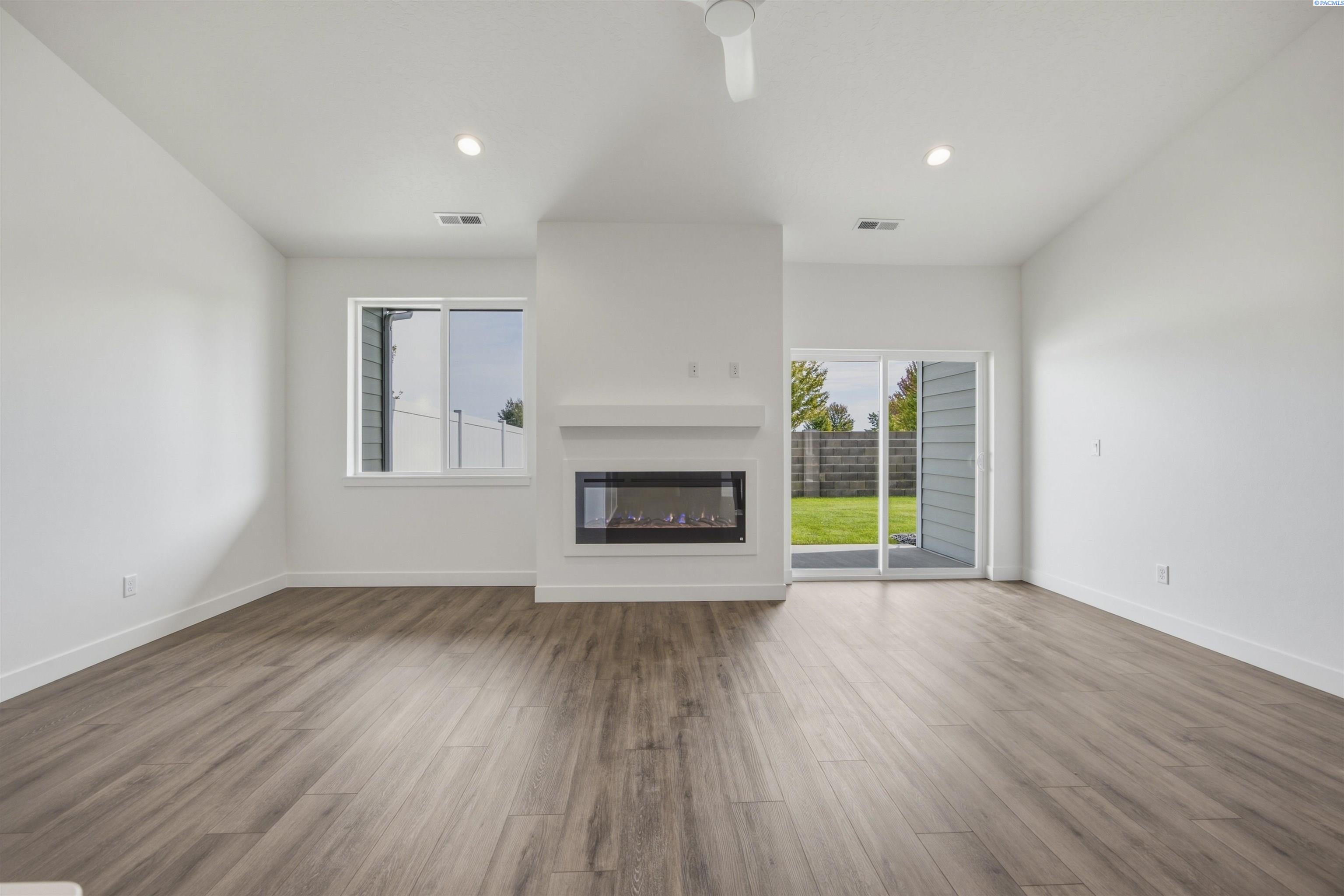 4586 Brook Ct, West Richland, WA 99353