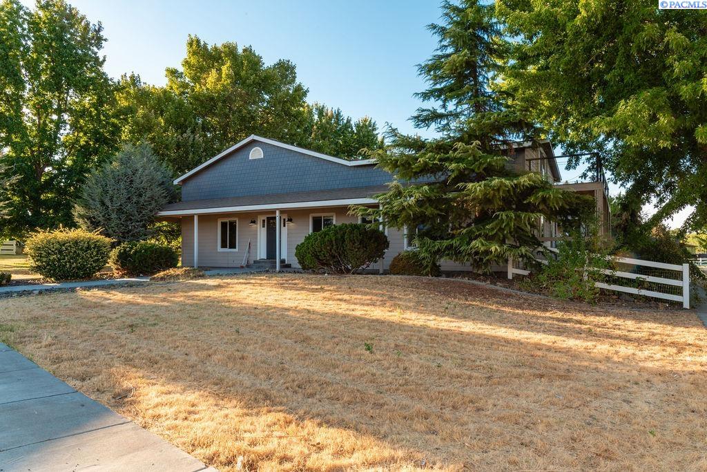 96305 N Yakima River Dr, West Richland, WA 99353