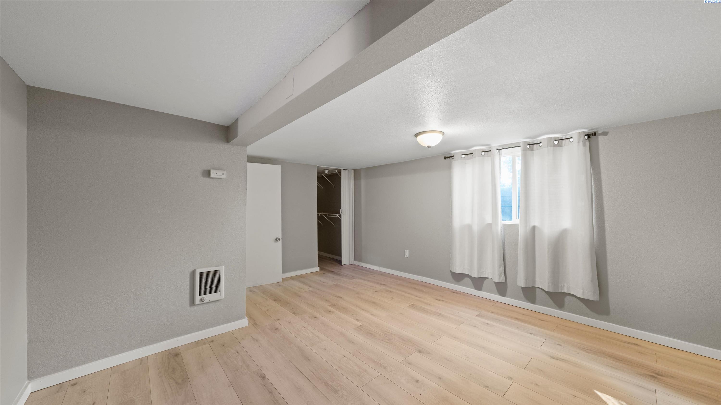 215 N 12th Ave, Pasco, WA 99301