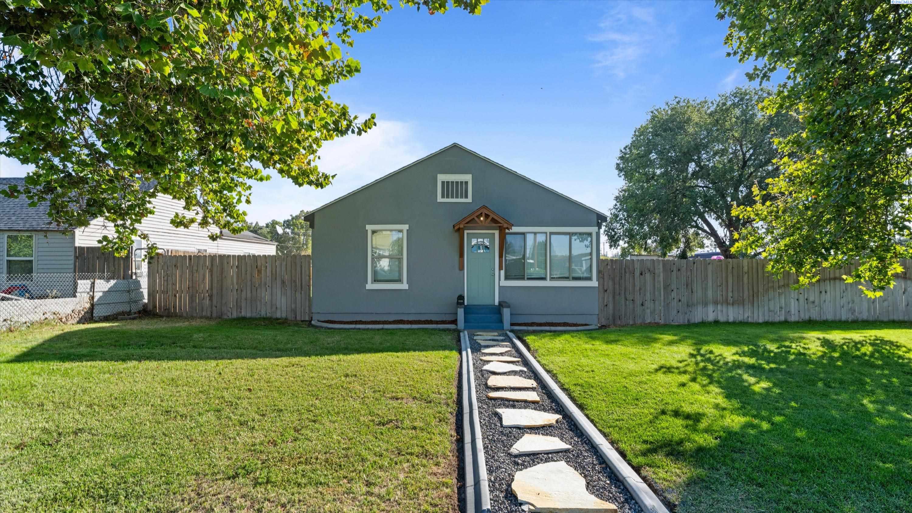 215 N 12th Ave, Pasco, WA 99301