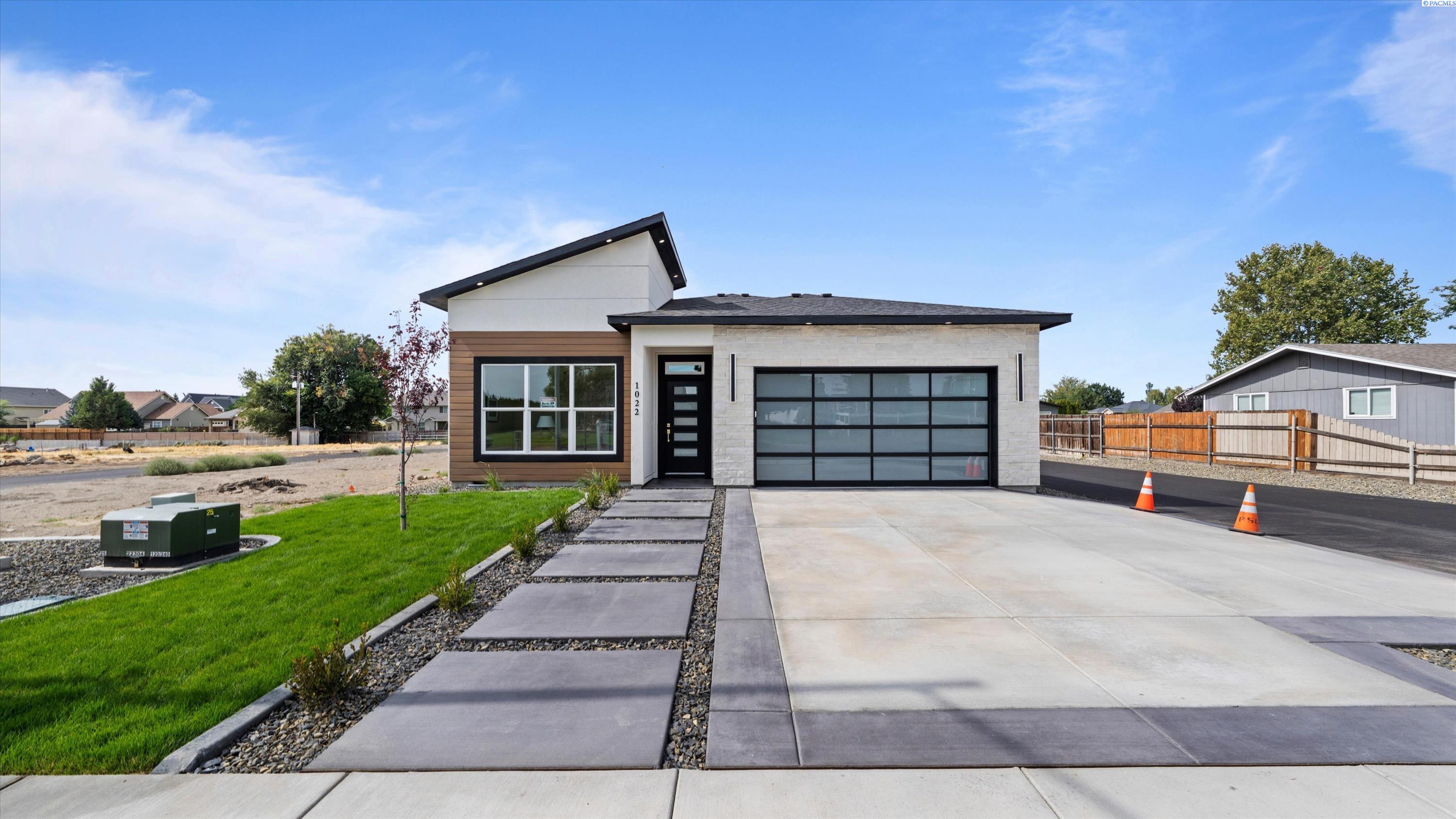 1022 Road 64, Pasco, WA 99301