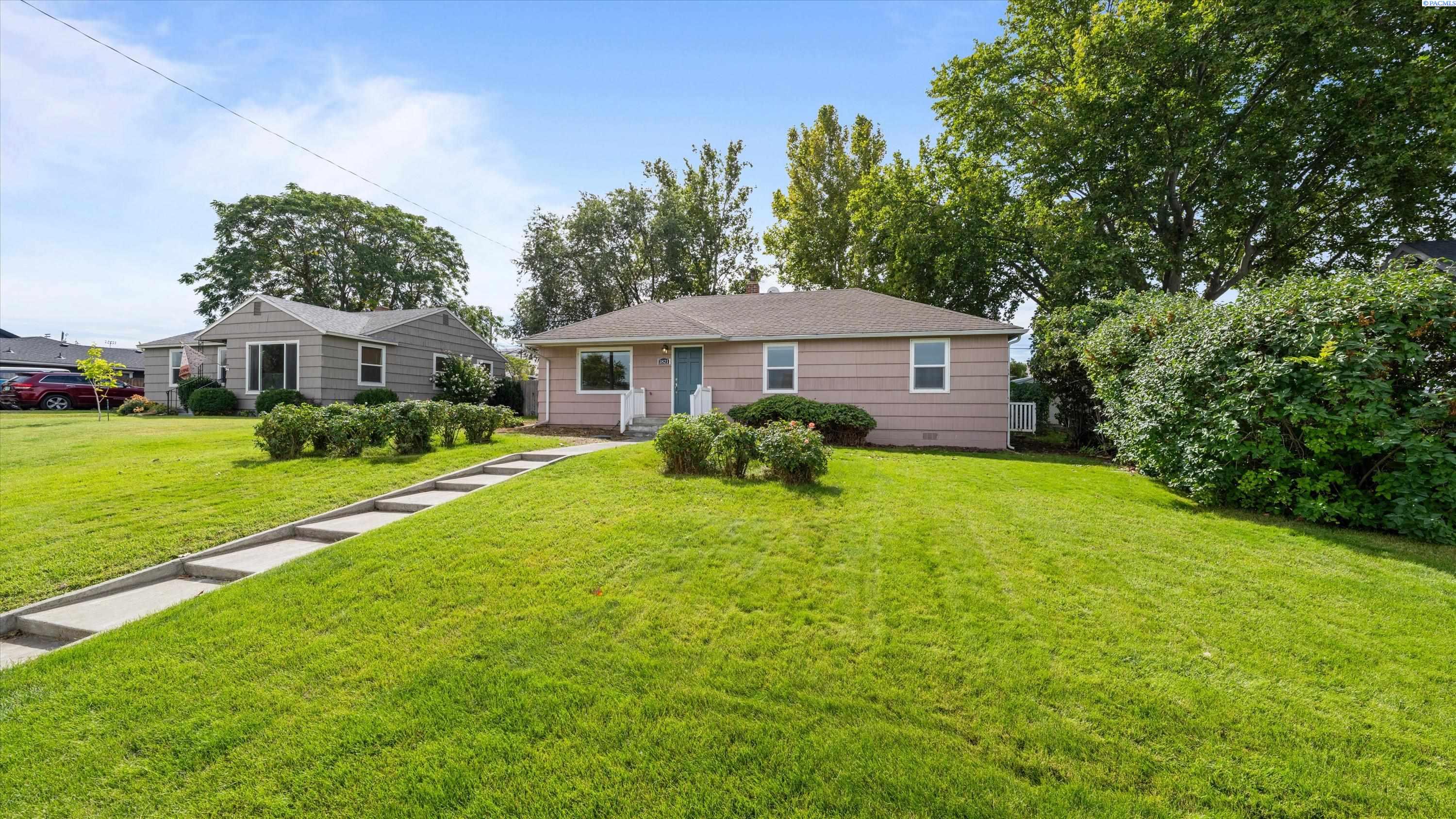 1821 Benson Ave, Prosser, WA 99350