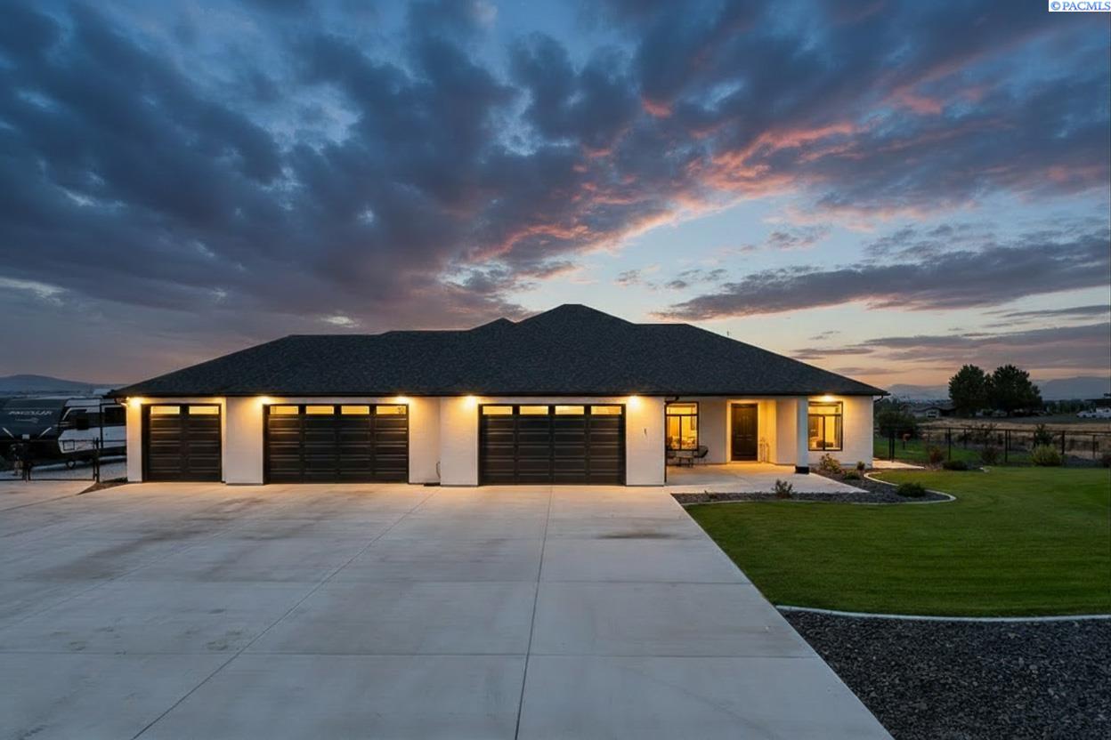 1 Bull Pen Ln, Pasco, WA 99301