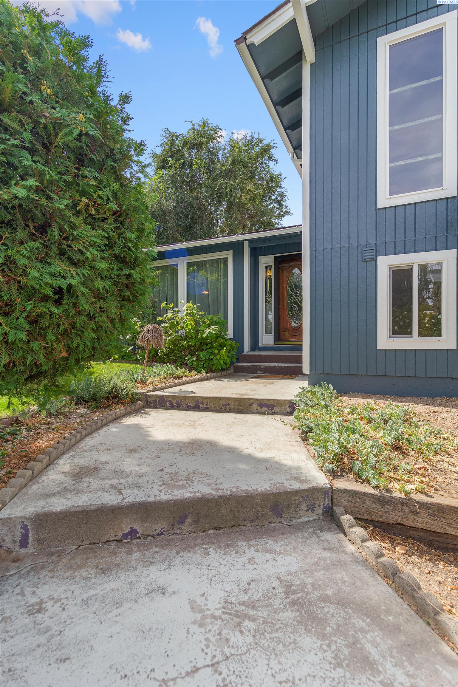 2017 Sheridan Pl, Richland, WA 99352