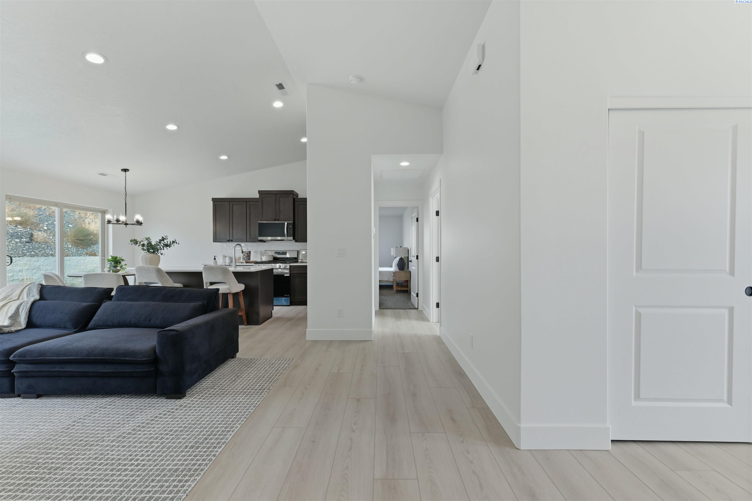 6254 W 28th Ave, Kennewick, WA 99338