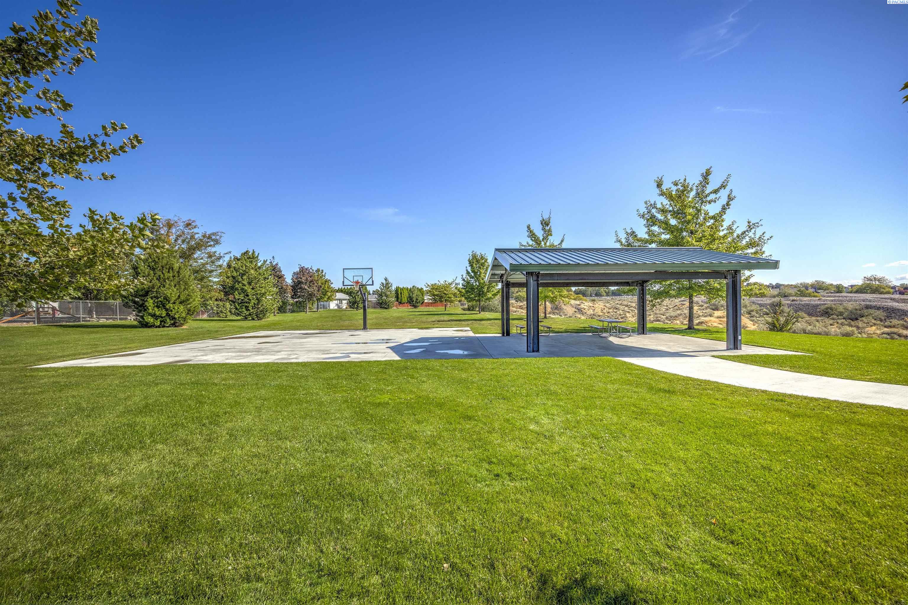 590 Tanglewood Dr, Richland, WA 99352