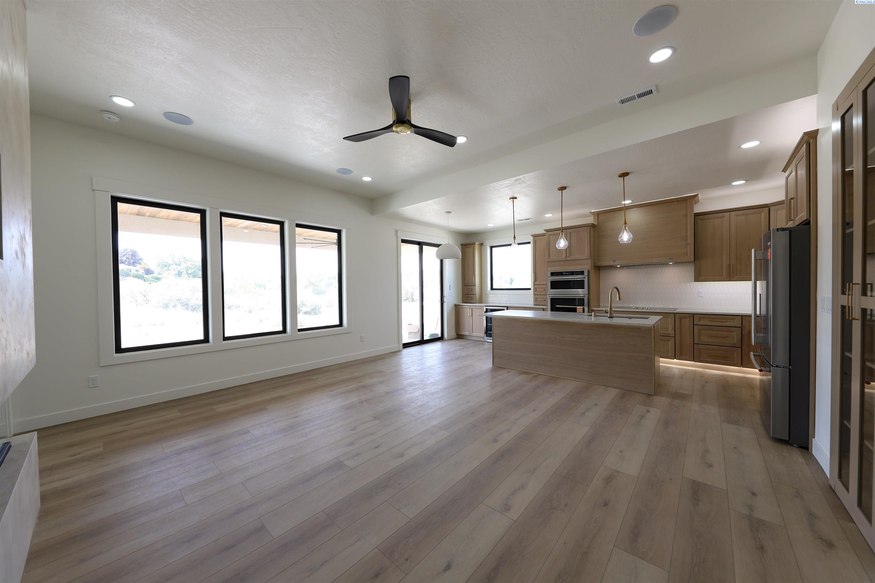4138 S Kingwood St, Kennewick, WA 99337