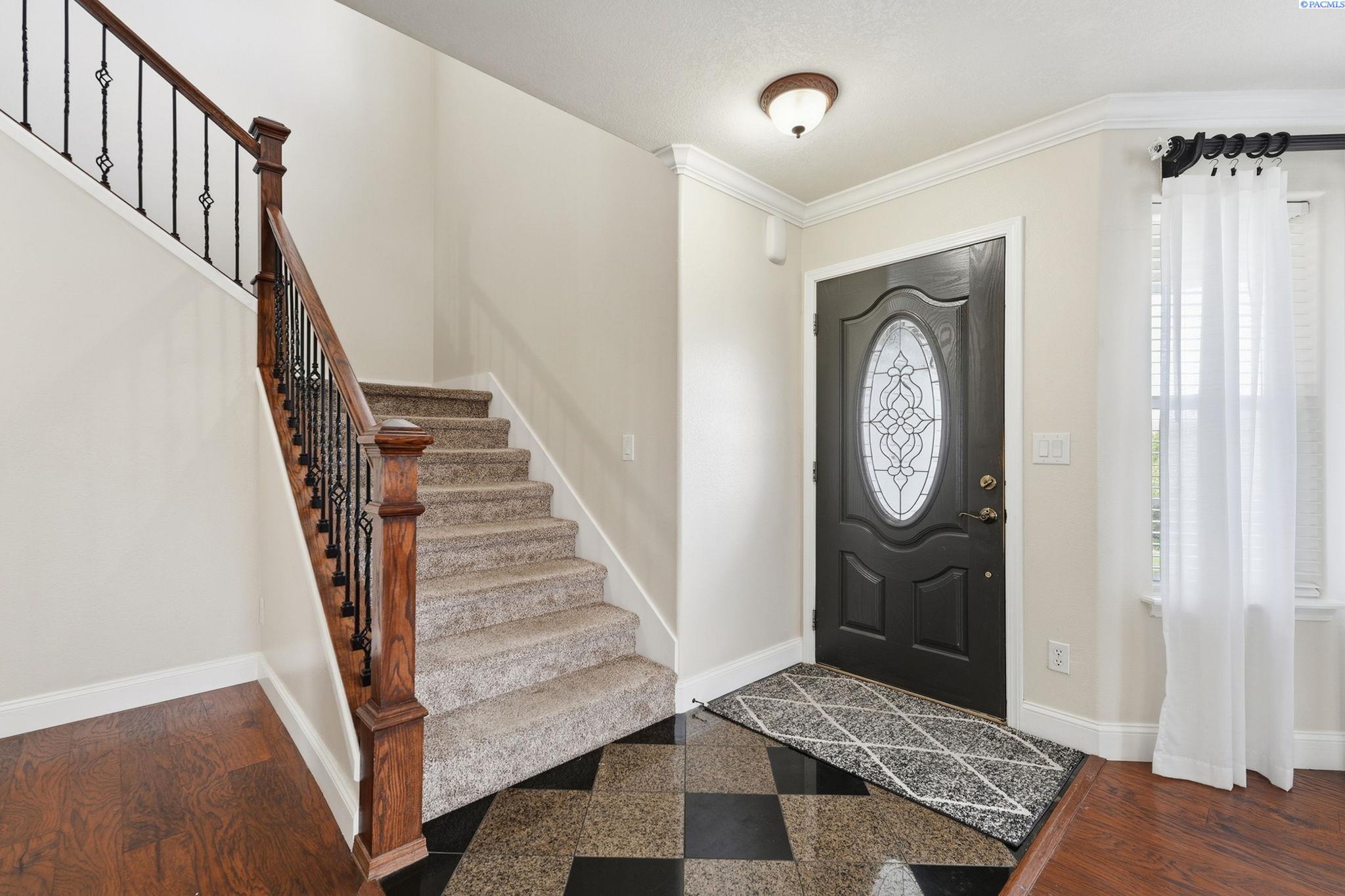 813 N Douglas Ct, Pasco, WA 99301
