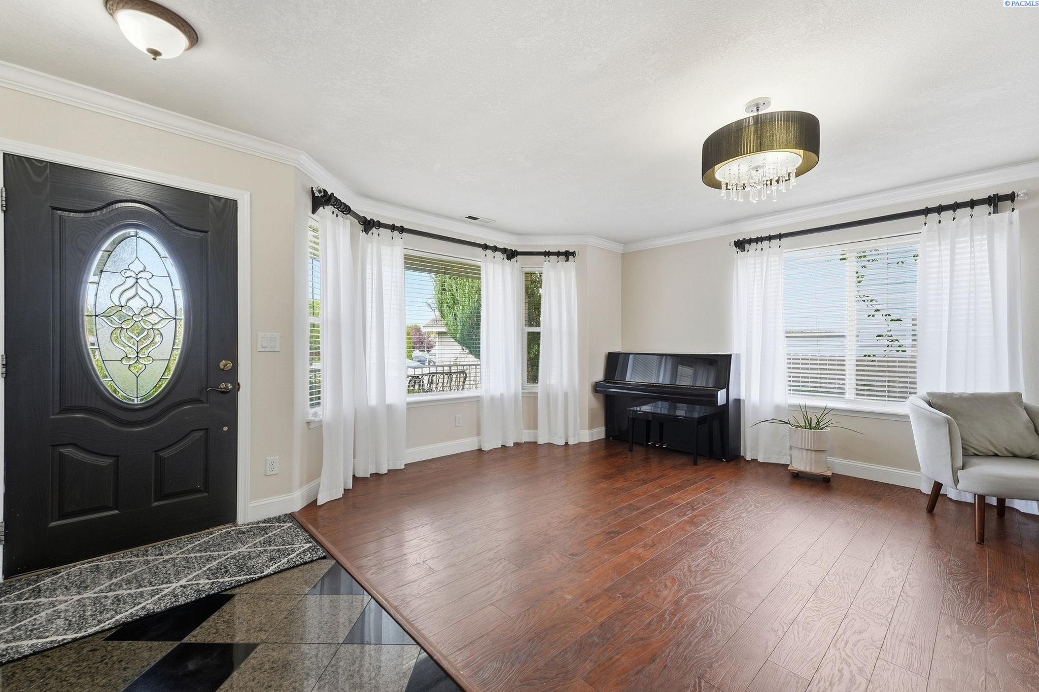 813 N Douglas Ct, Pasco, WA 99301