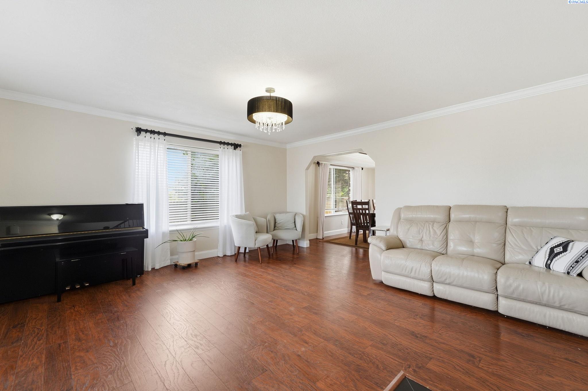 813 N Douglas Ct, Pasco, WA 99301