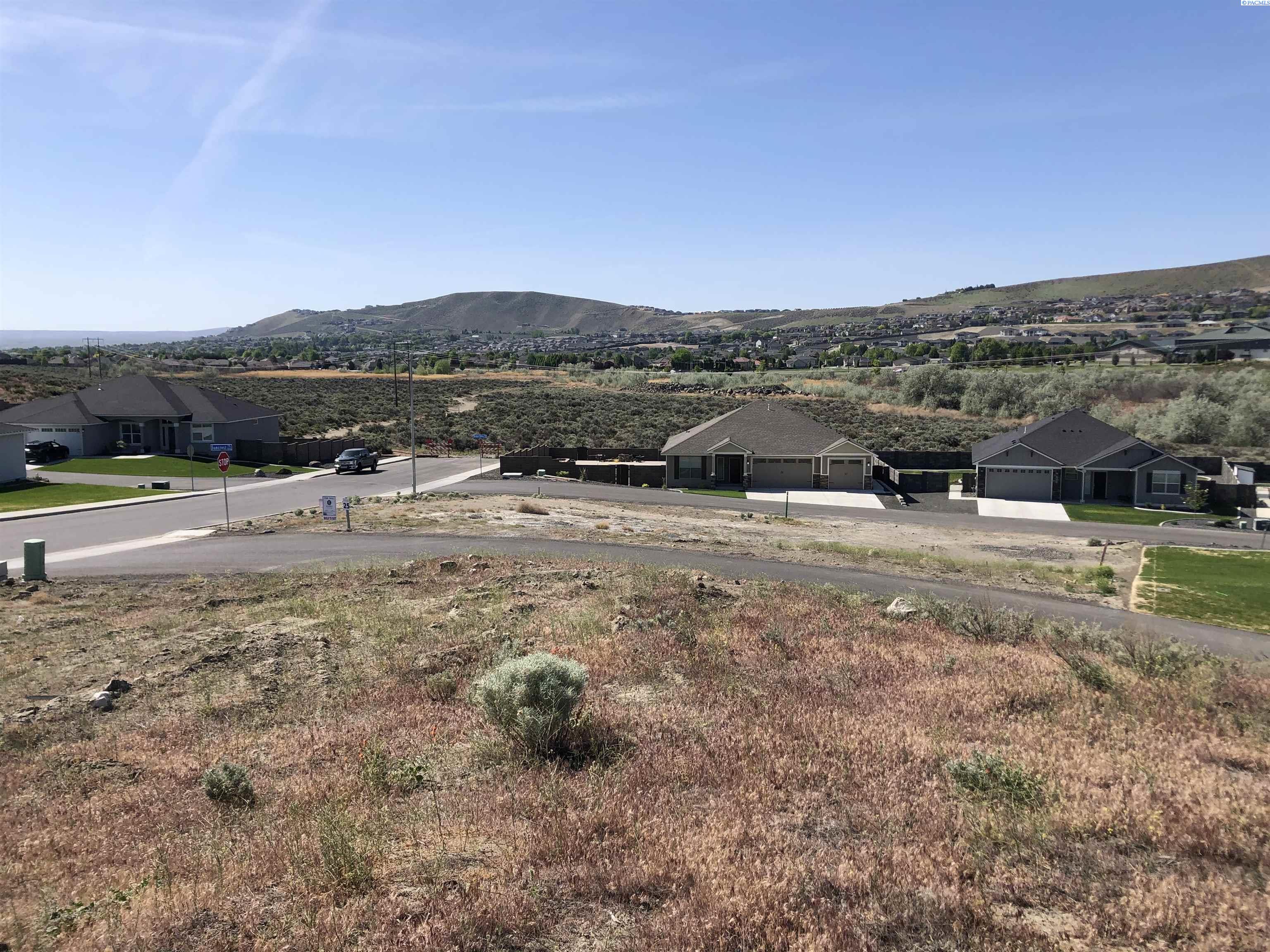 1045 Suncrest Trl, Richland, WA 99352