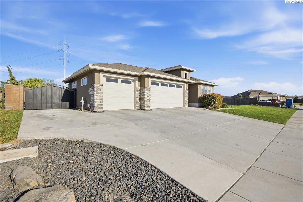 2576 Tiger Ln, Richland, WA 99352-8864
