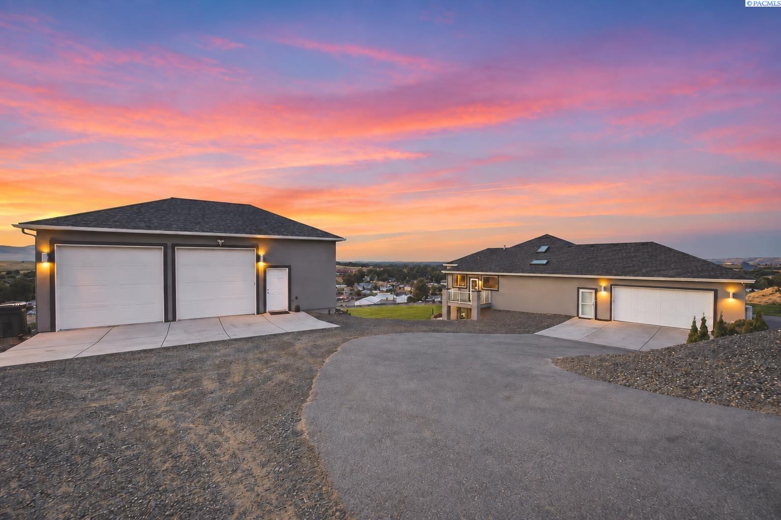 5880 S 58th Ave, West Richland, WA 99353