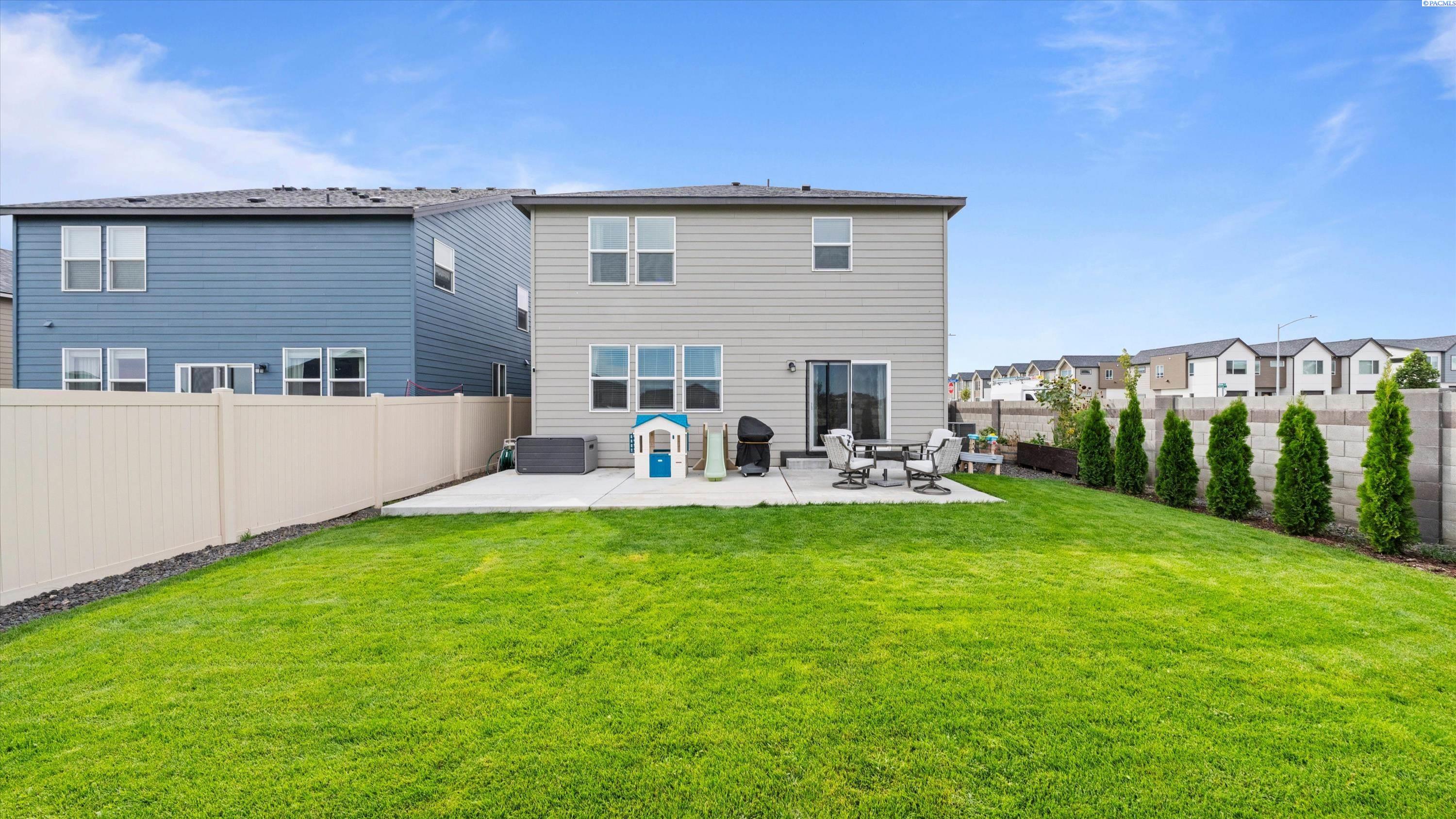 8072 Ranchland Ln, West Richland, WA 99353