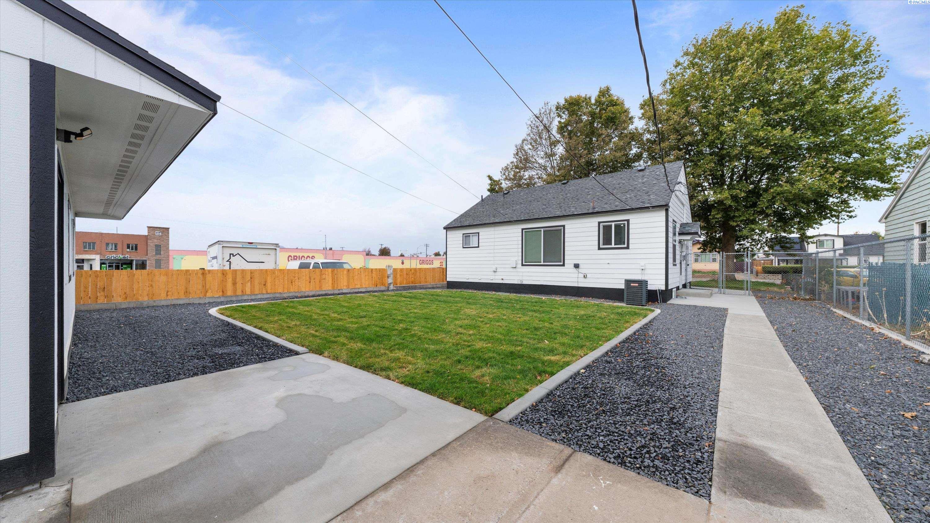 115 N 8th Ave, Pasco, WA 99301