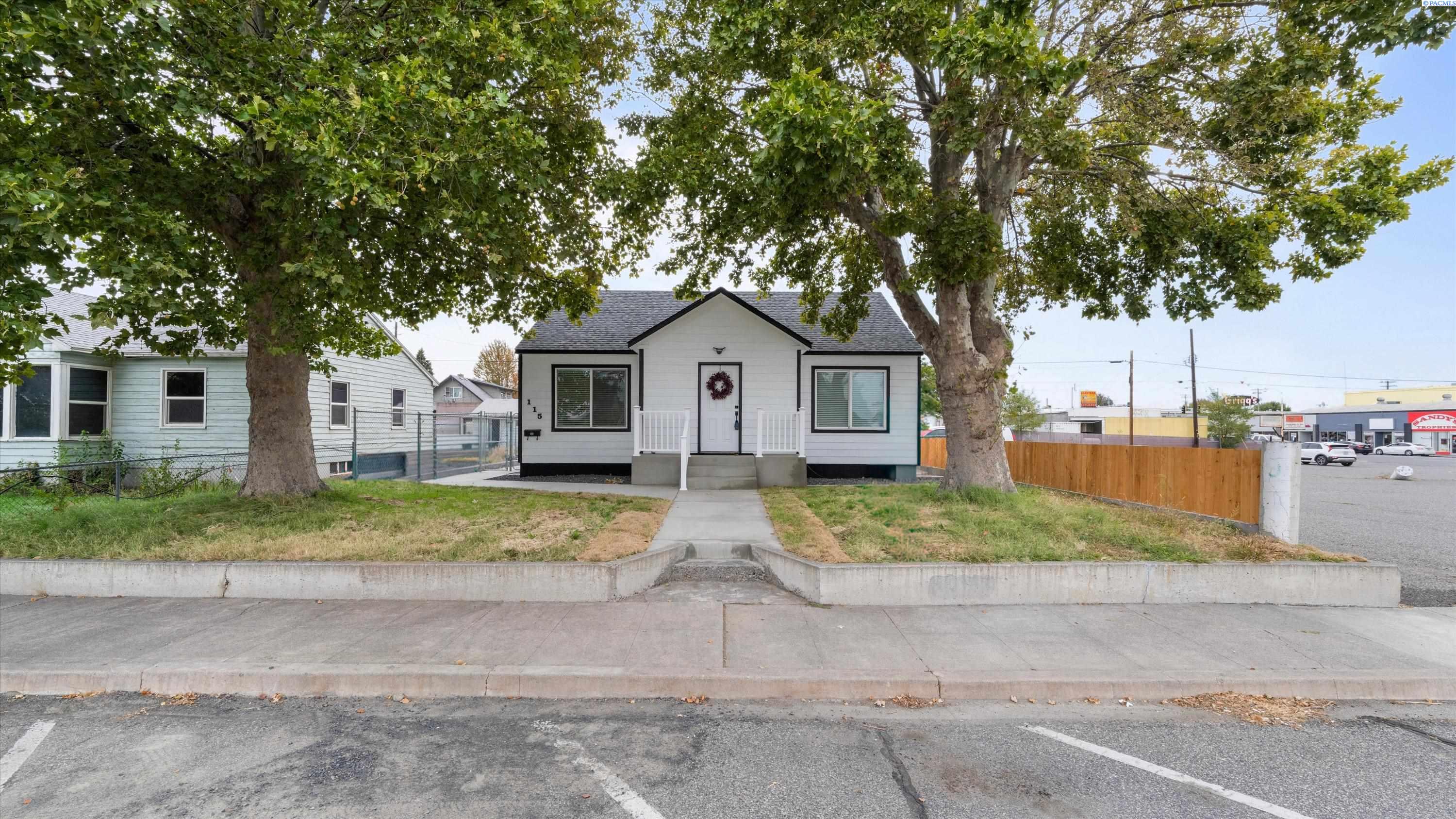115 N 8th Ave, Pasco, WA 99301