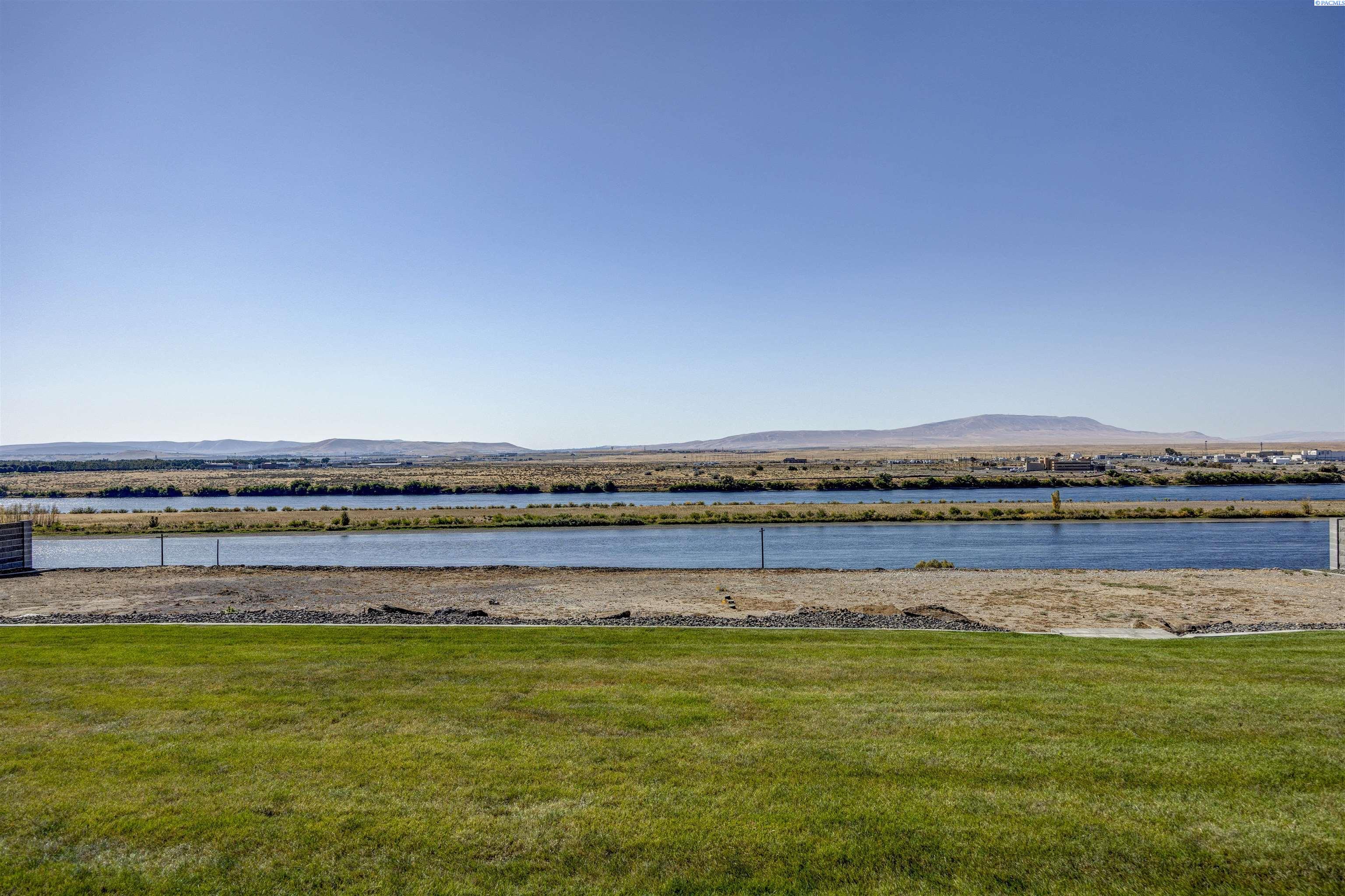 359 Panoramic Dr, Pasco, WA 99301