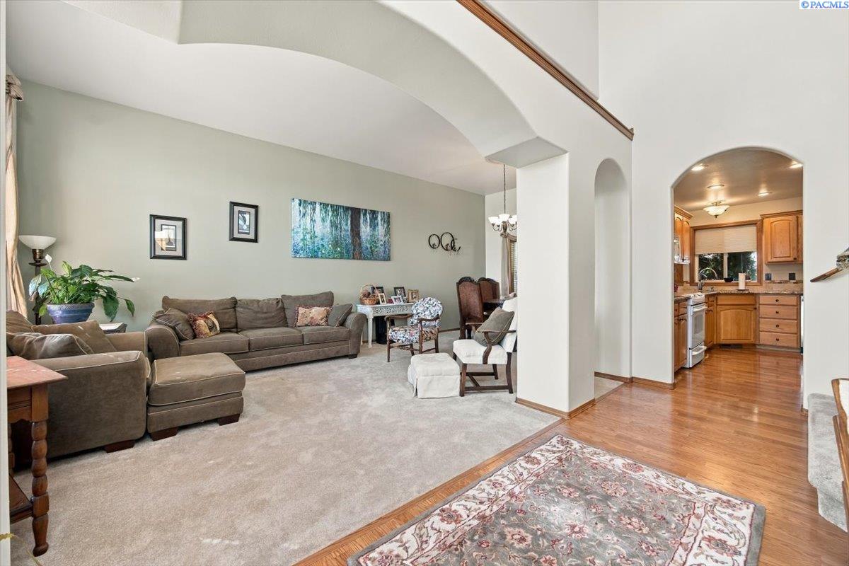 134 Center Blvd, Richland, WA 99352