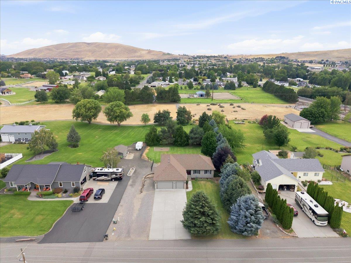 4101 Northlake Dr, West Richland, WA 99353