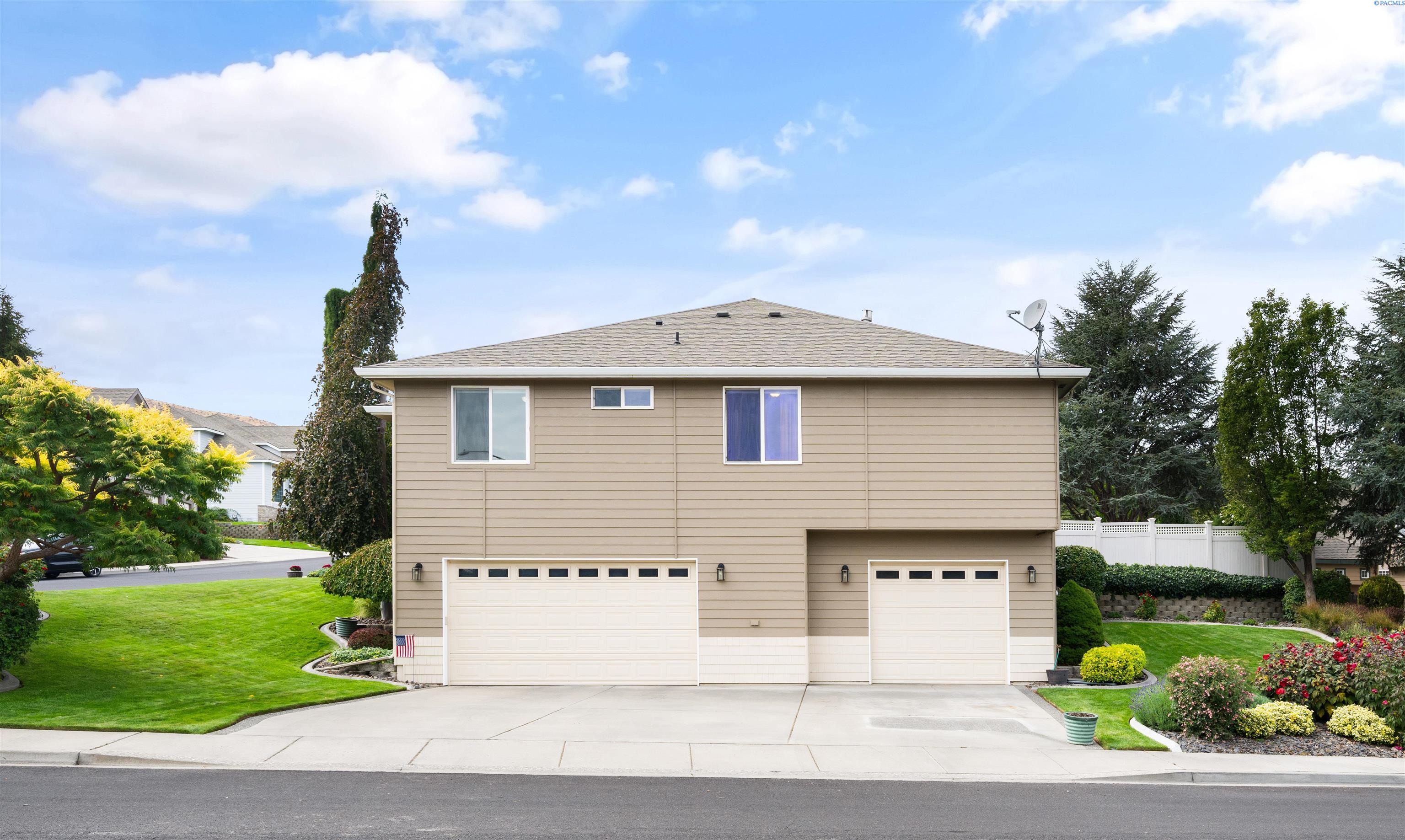 1995 Penny Royal Ave, Richland, WA 99352