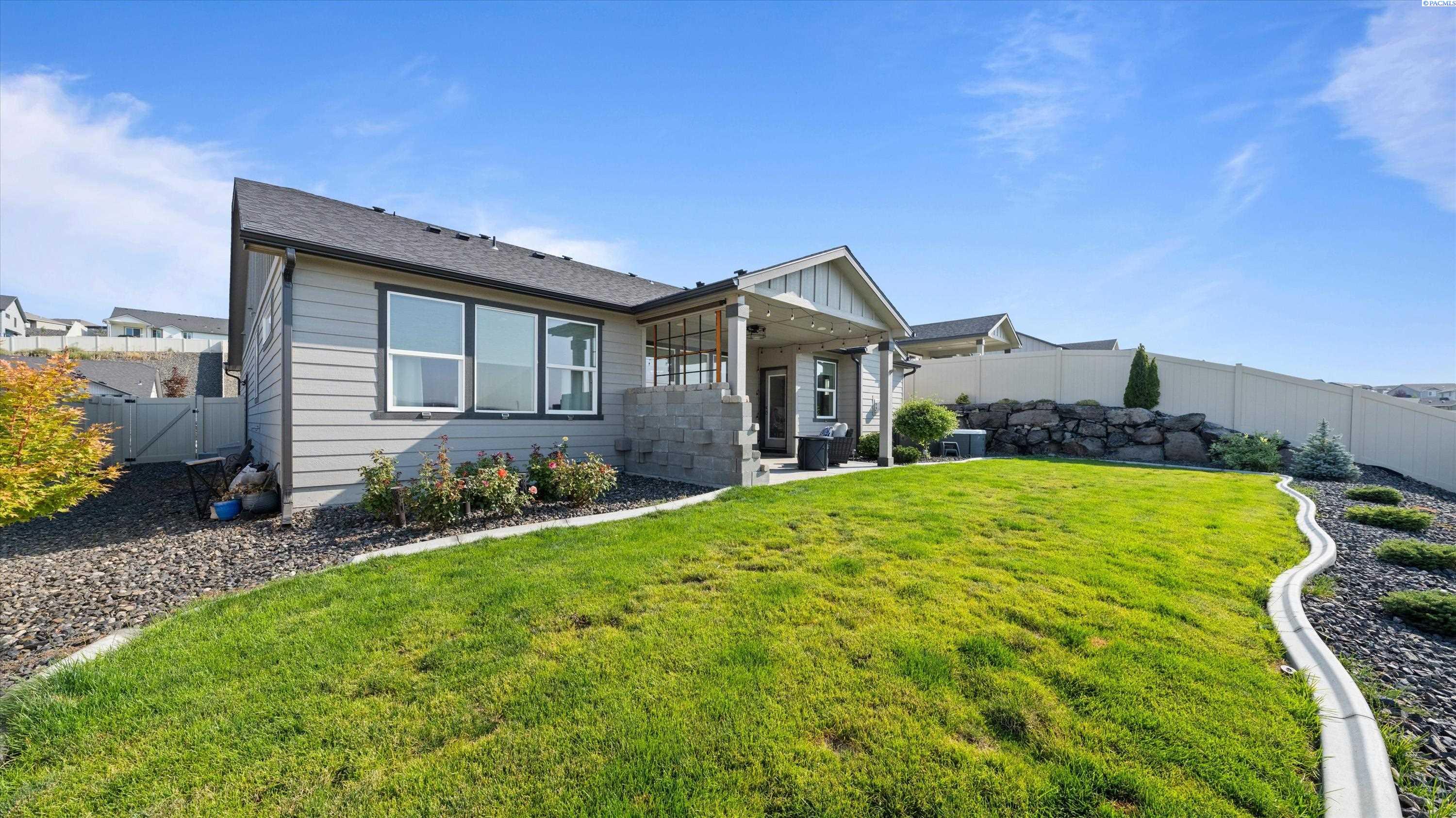 7315 W 25th Ave, Kennewick, WA 99338-7313