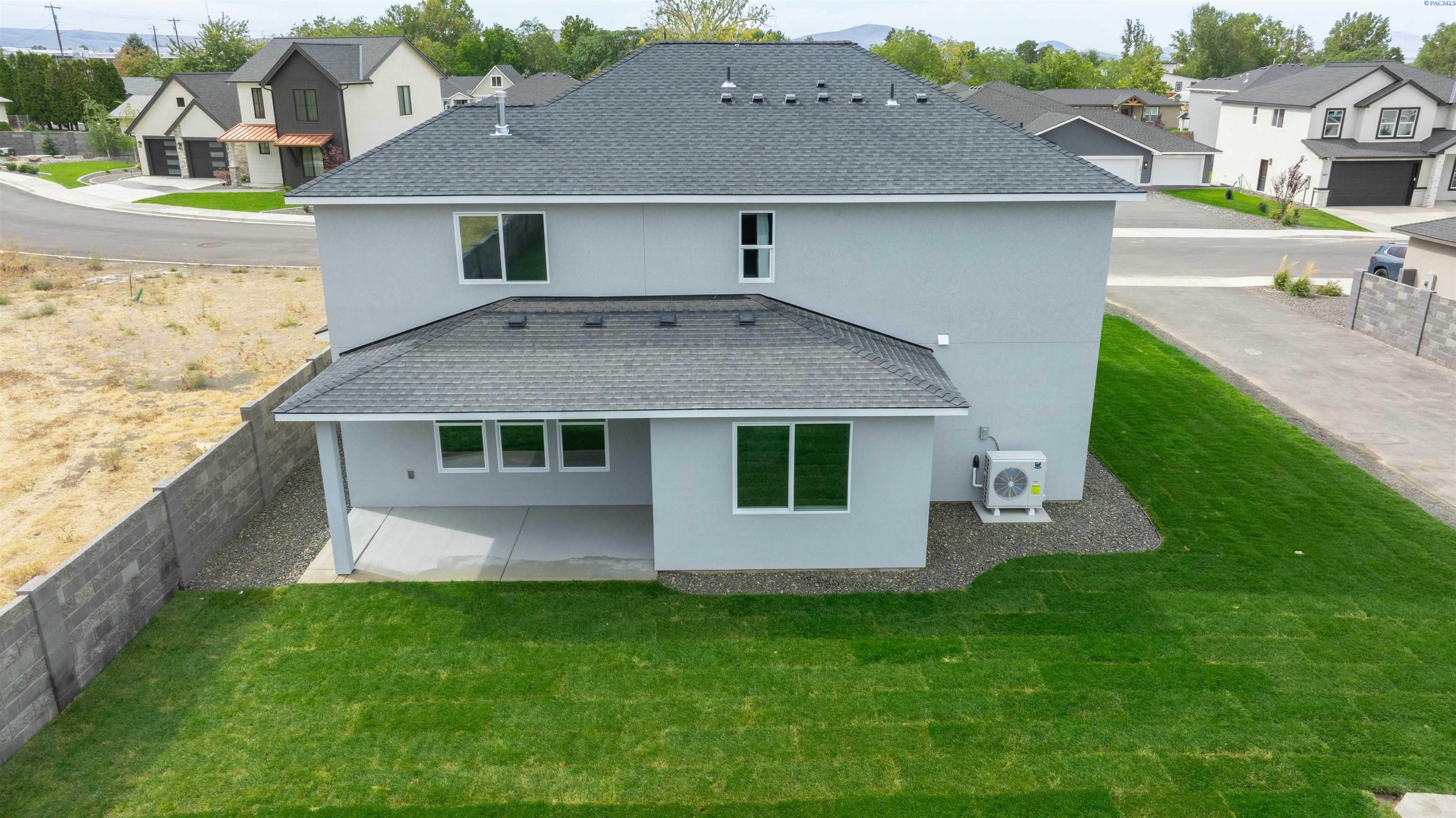 1054 N Grant Pl, Kennewick, WA 99336