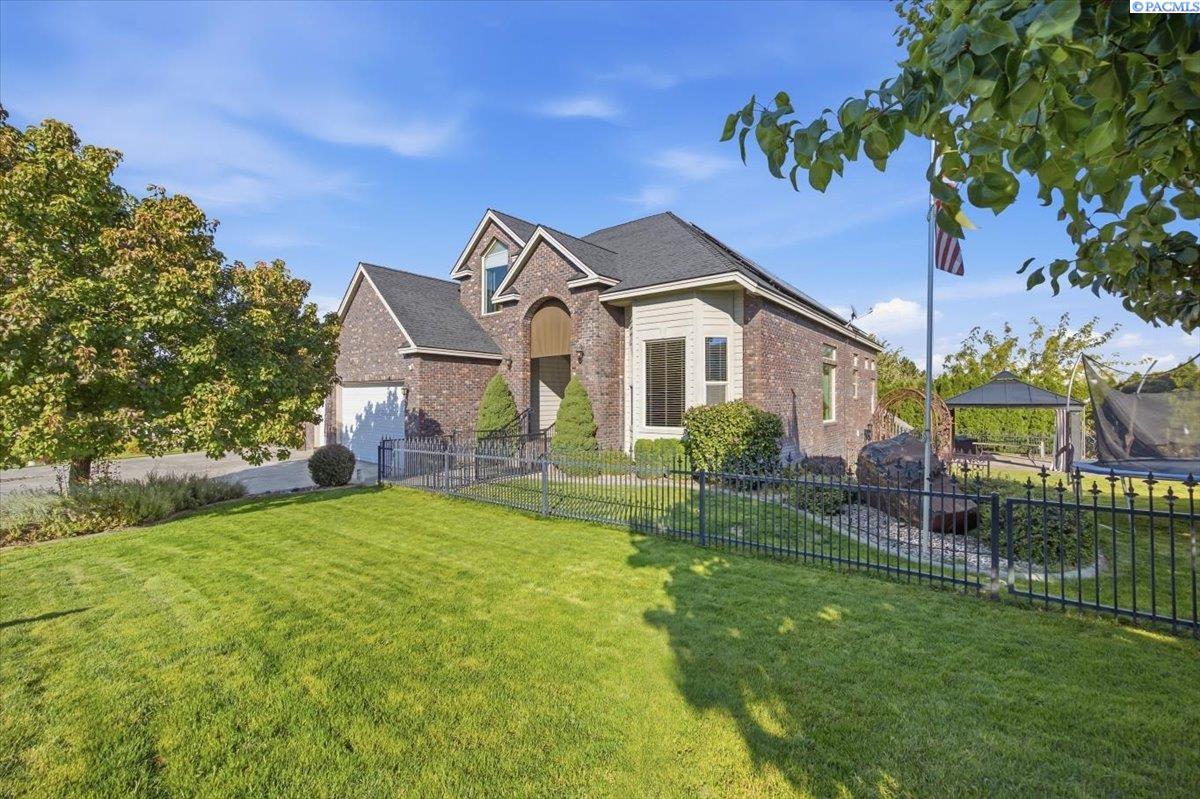 4607 Adobe Dr, Pasco, WA 99301