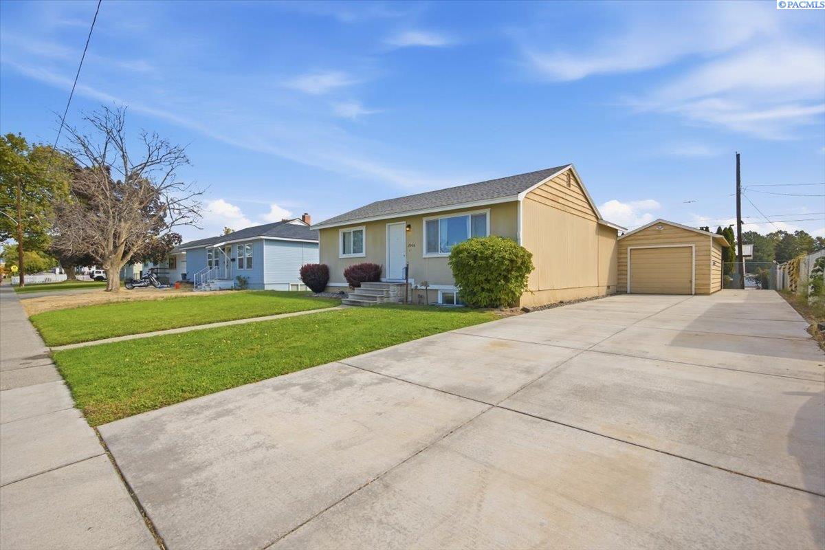 2006 Everest Ave, Richland, WA 99354-2230