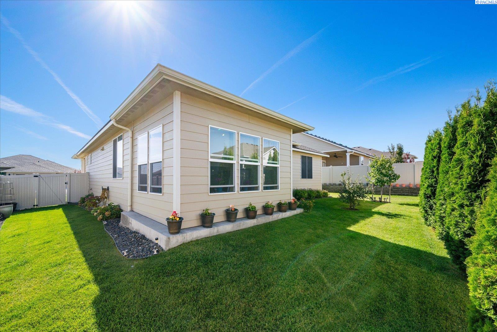 3728 S Van Buren Pl, Kennewick, WA 99338