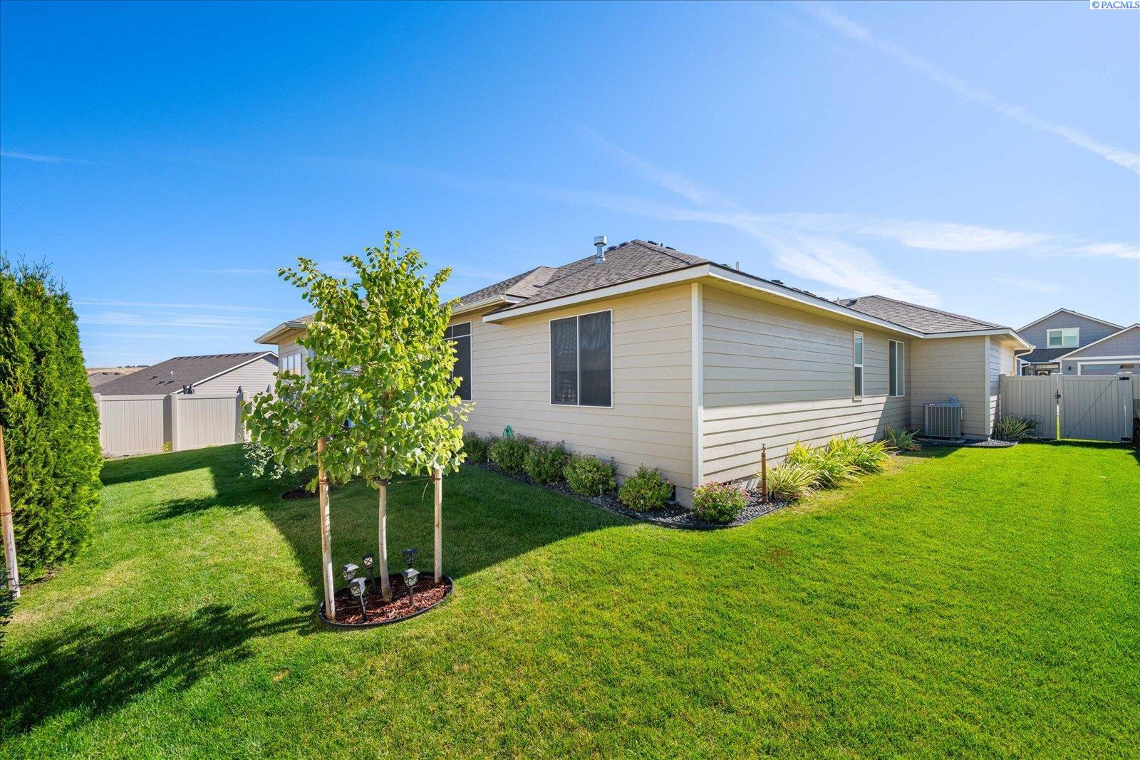 3728 S Van Buren Pl, Kennewick, WA 99338