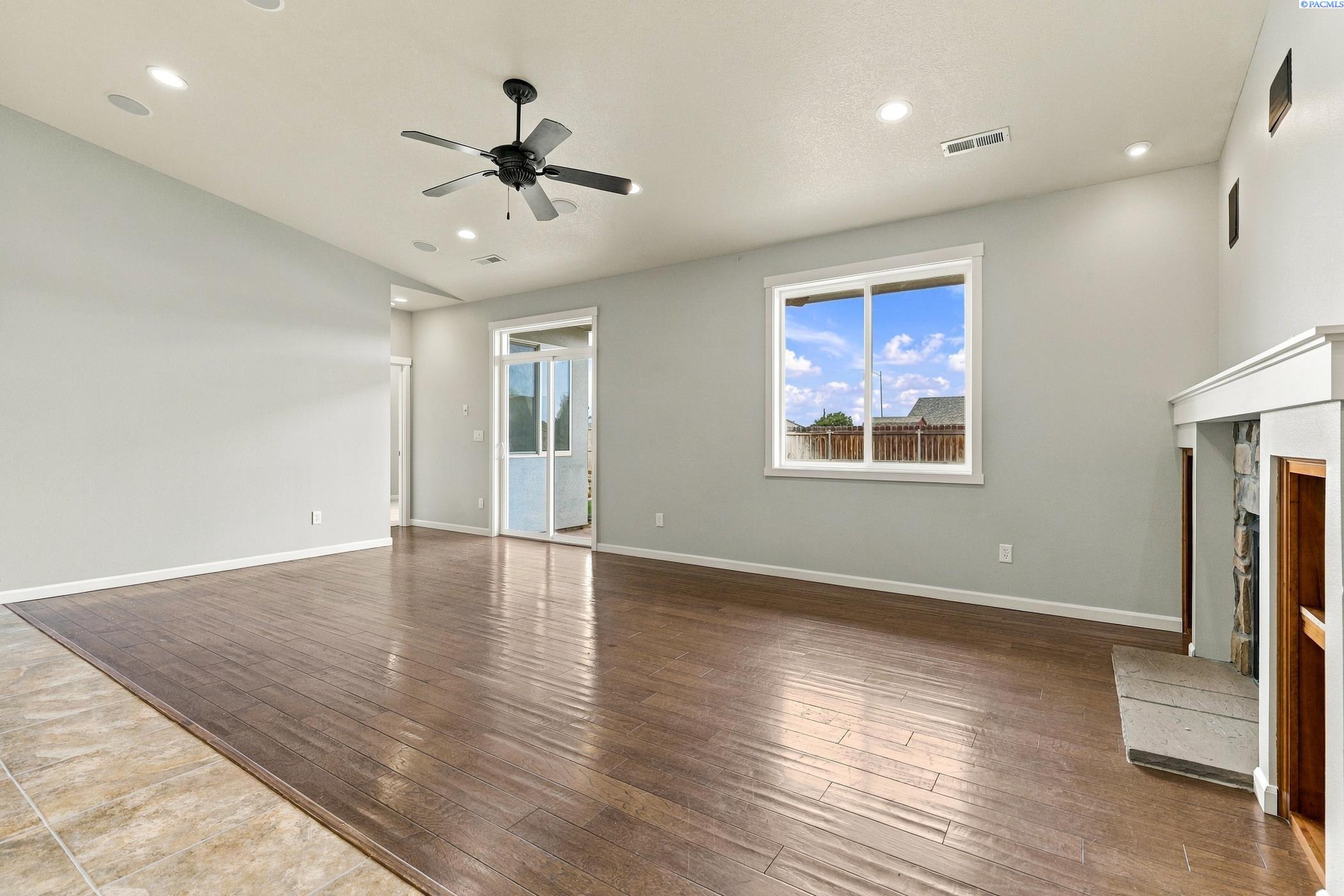 5122 Reagan Way, Pasco, WA 99301