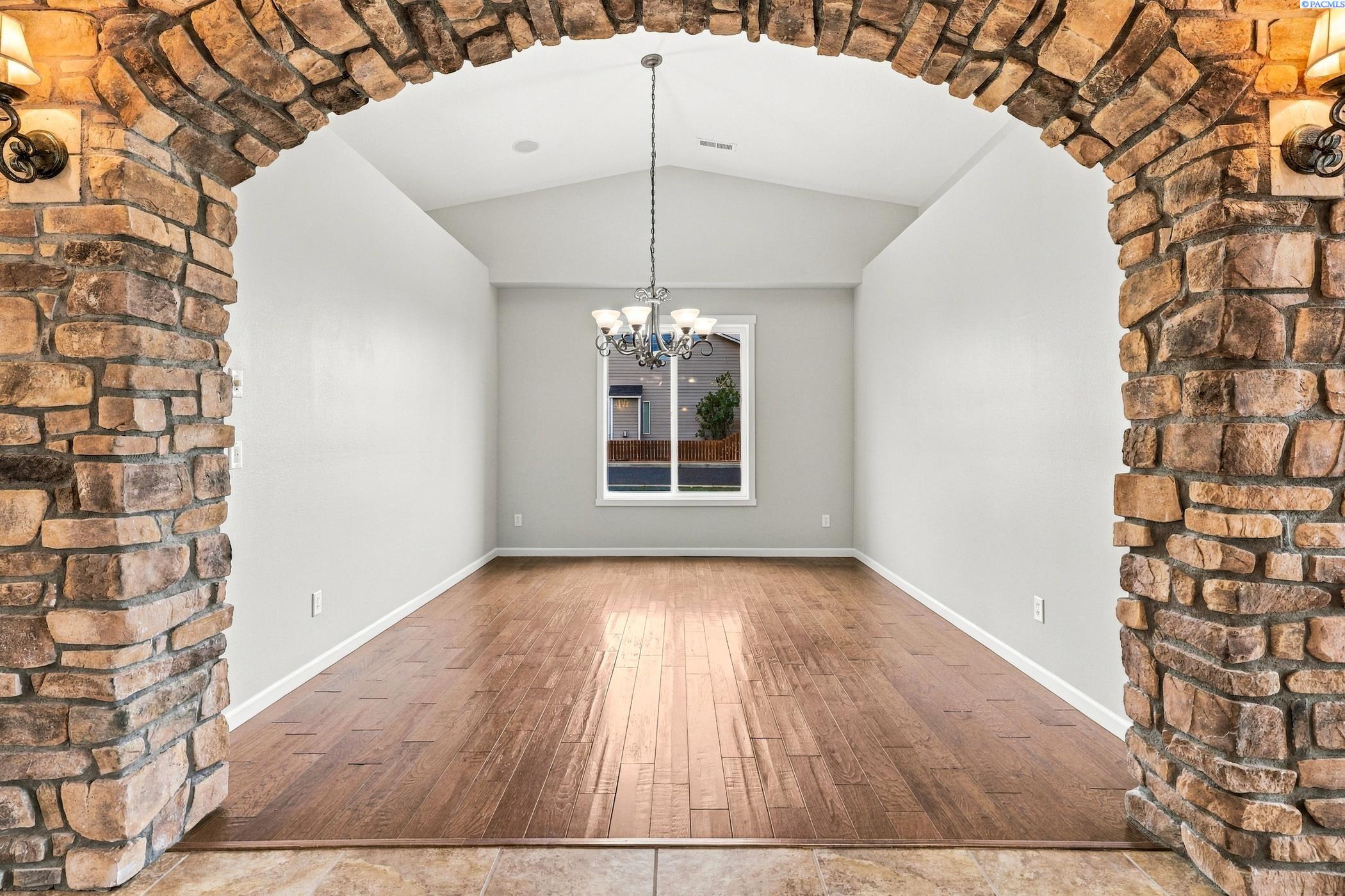 5122 Reagan Way, Pasco, WA 99301